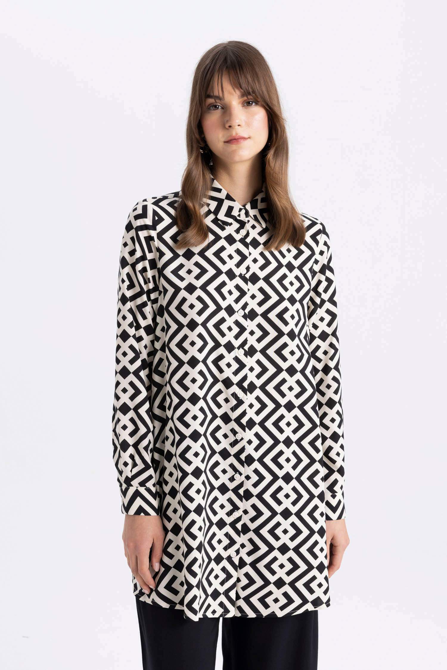 قميص طويل ردن طويل وقصة عادية بنمط البيزلي