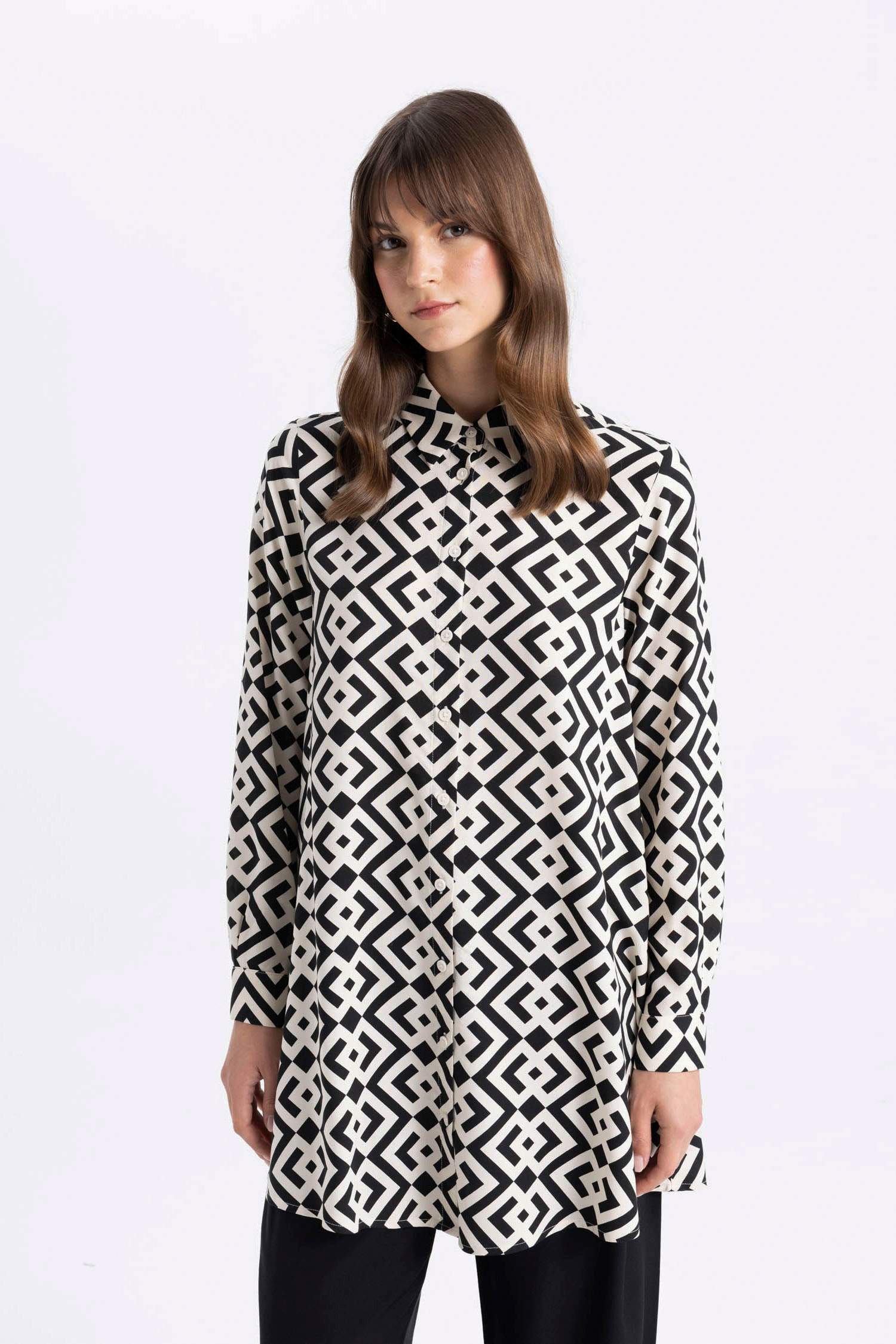 قميص طويل ردن طويل وقصة عادية بنمط البيزلي