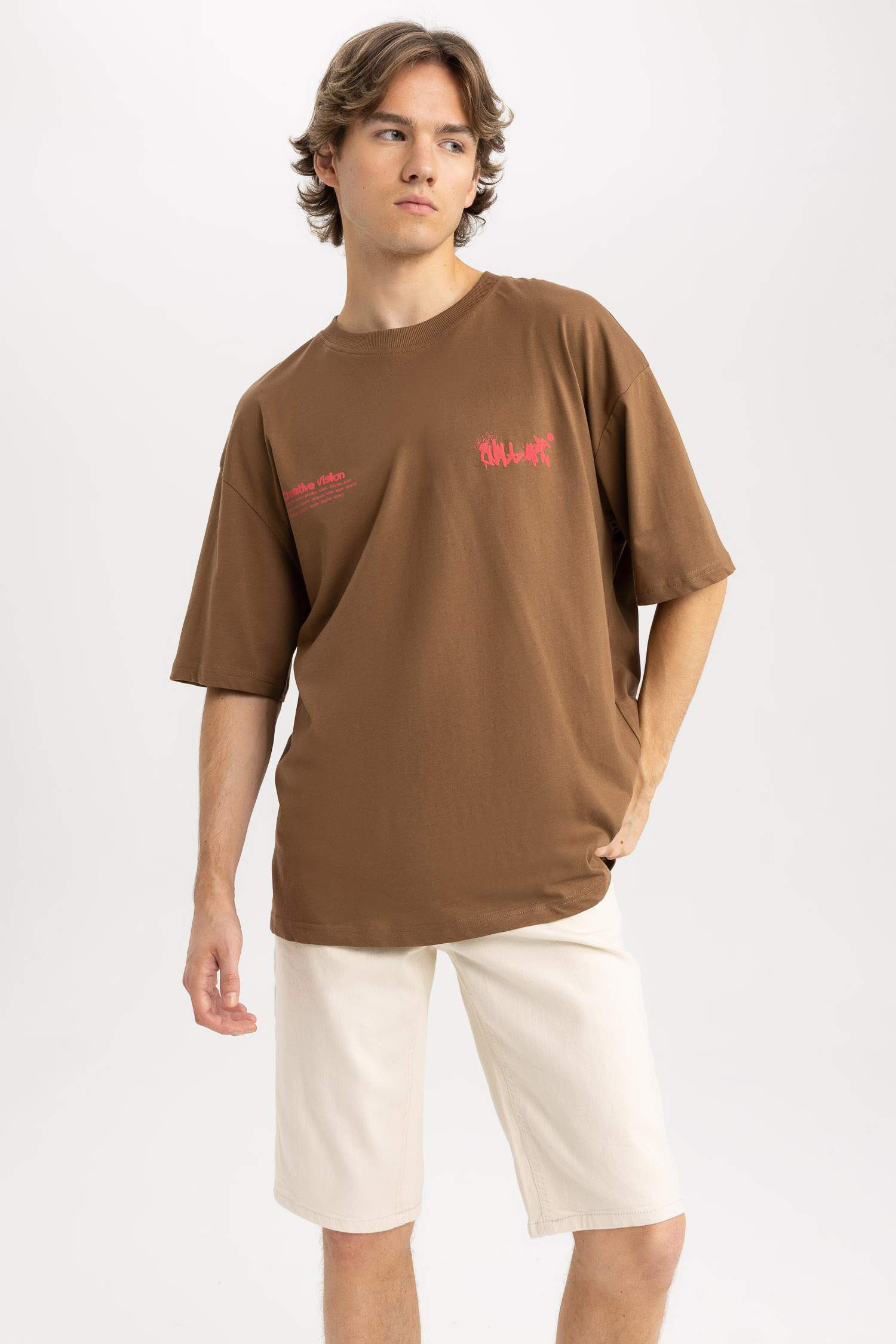 Футболка оверсайз с круглым вырезом и принтом