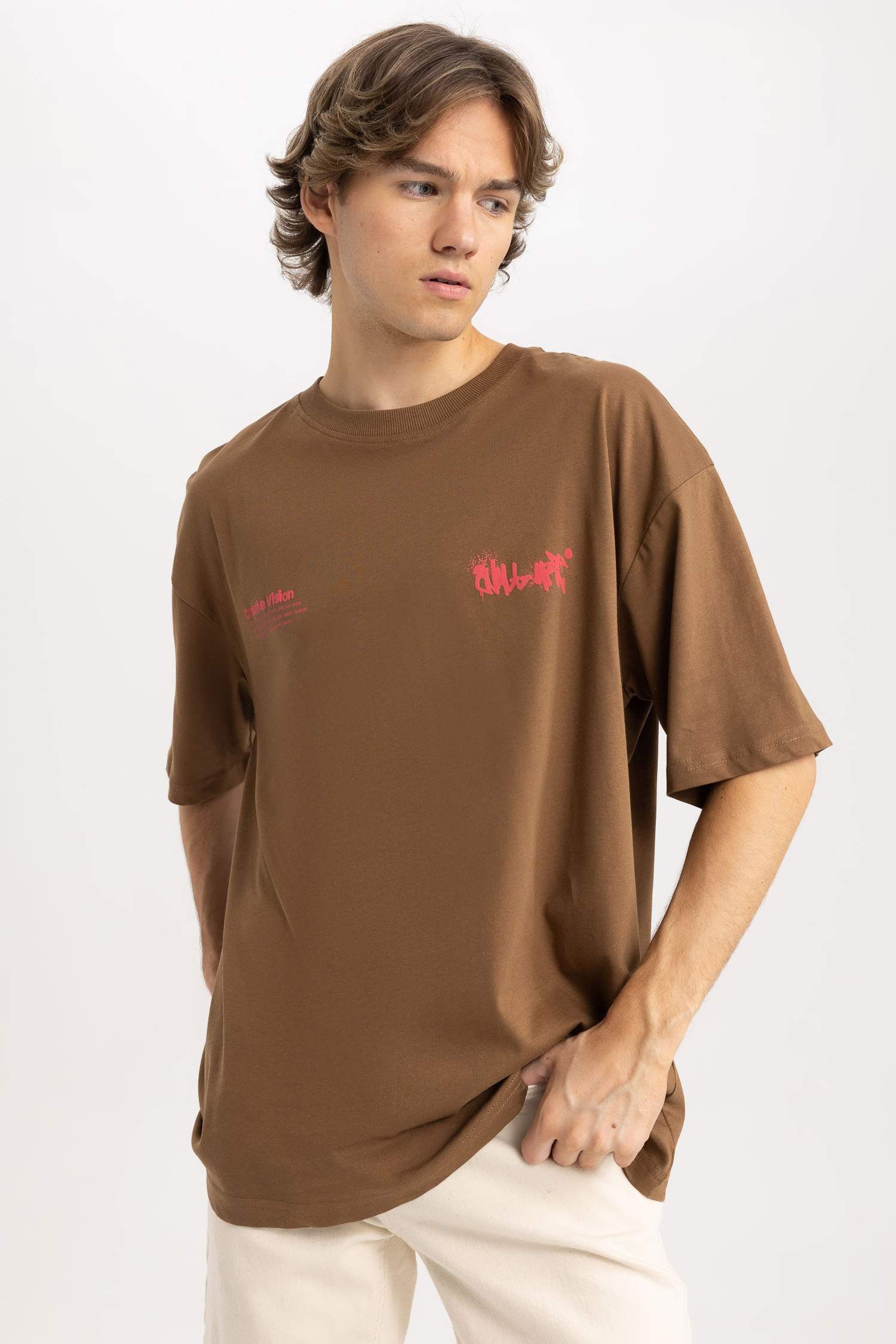 Футболка оверсайз с круглым вырезом и принтом