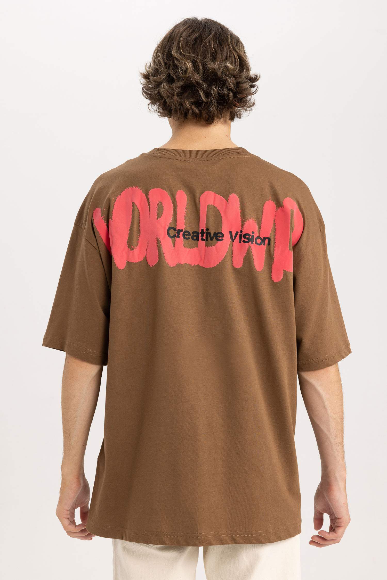 Футболка оверсайз с круглым вырезом и принтом