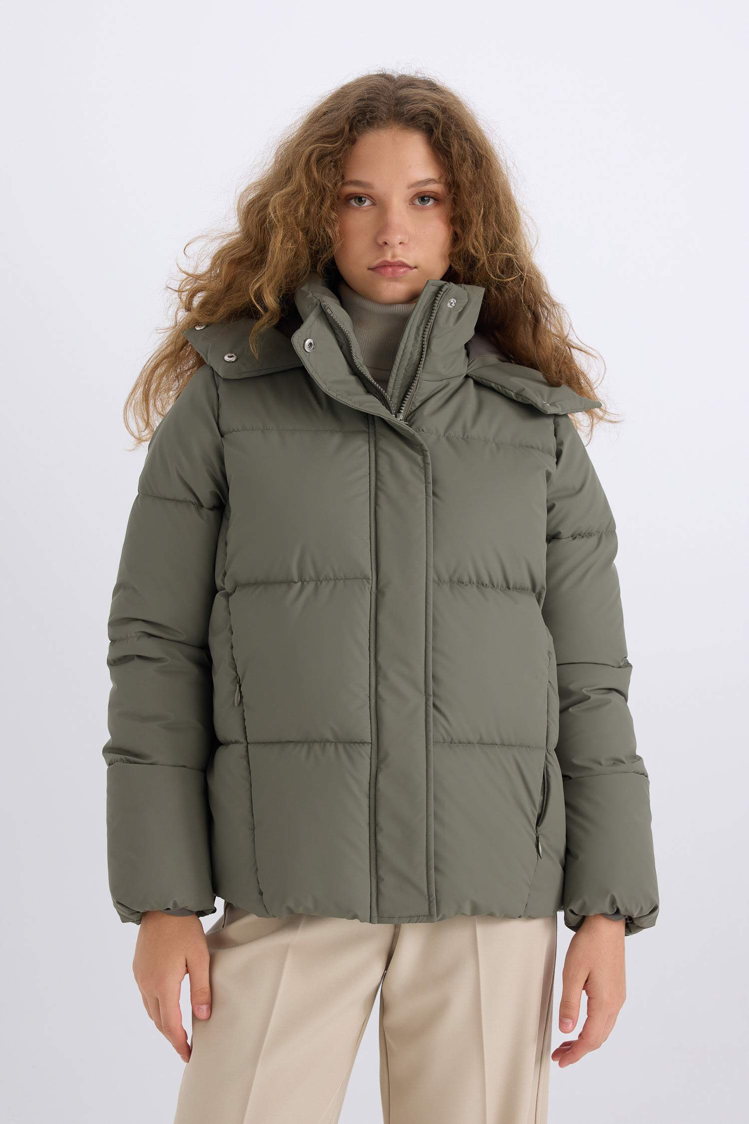 Su Geçirmez Puffer Şişme Mont Oversize Geniş Kalıp Kapüşonlu Fermuarlı Çıtçıtlı