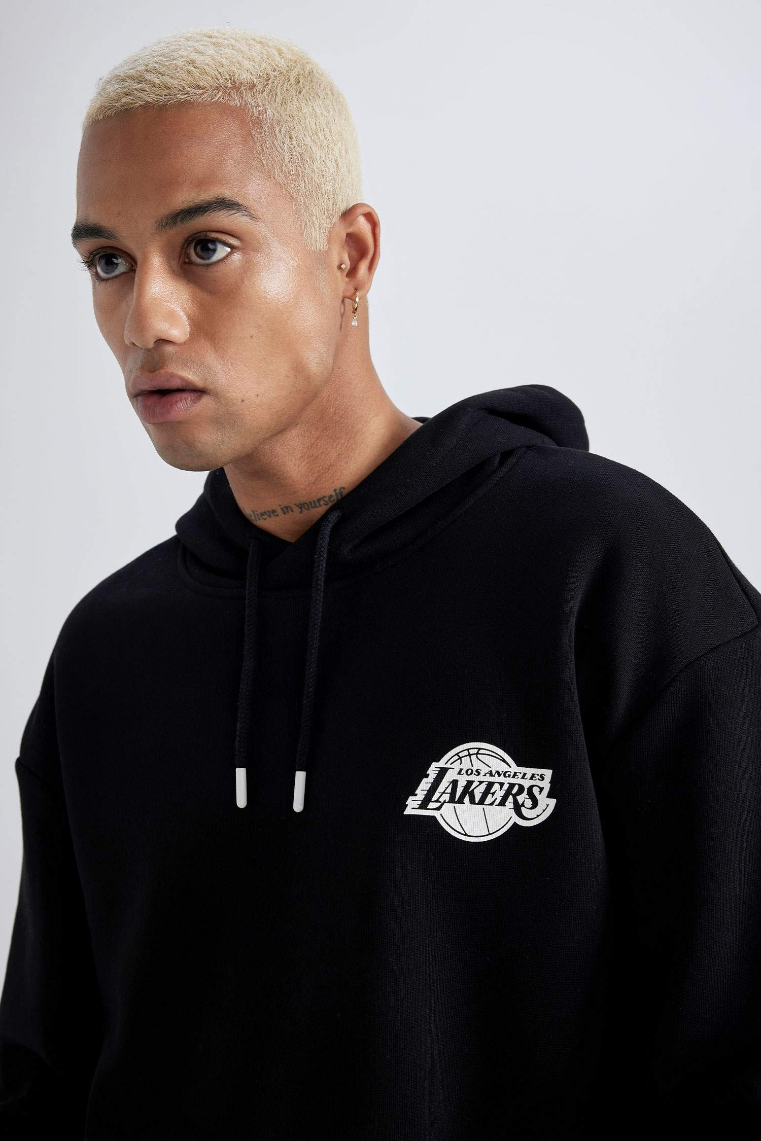 Standard Fit NBA Los Angeles Lakers Licensed Long Sleeve Sweatshirt