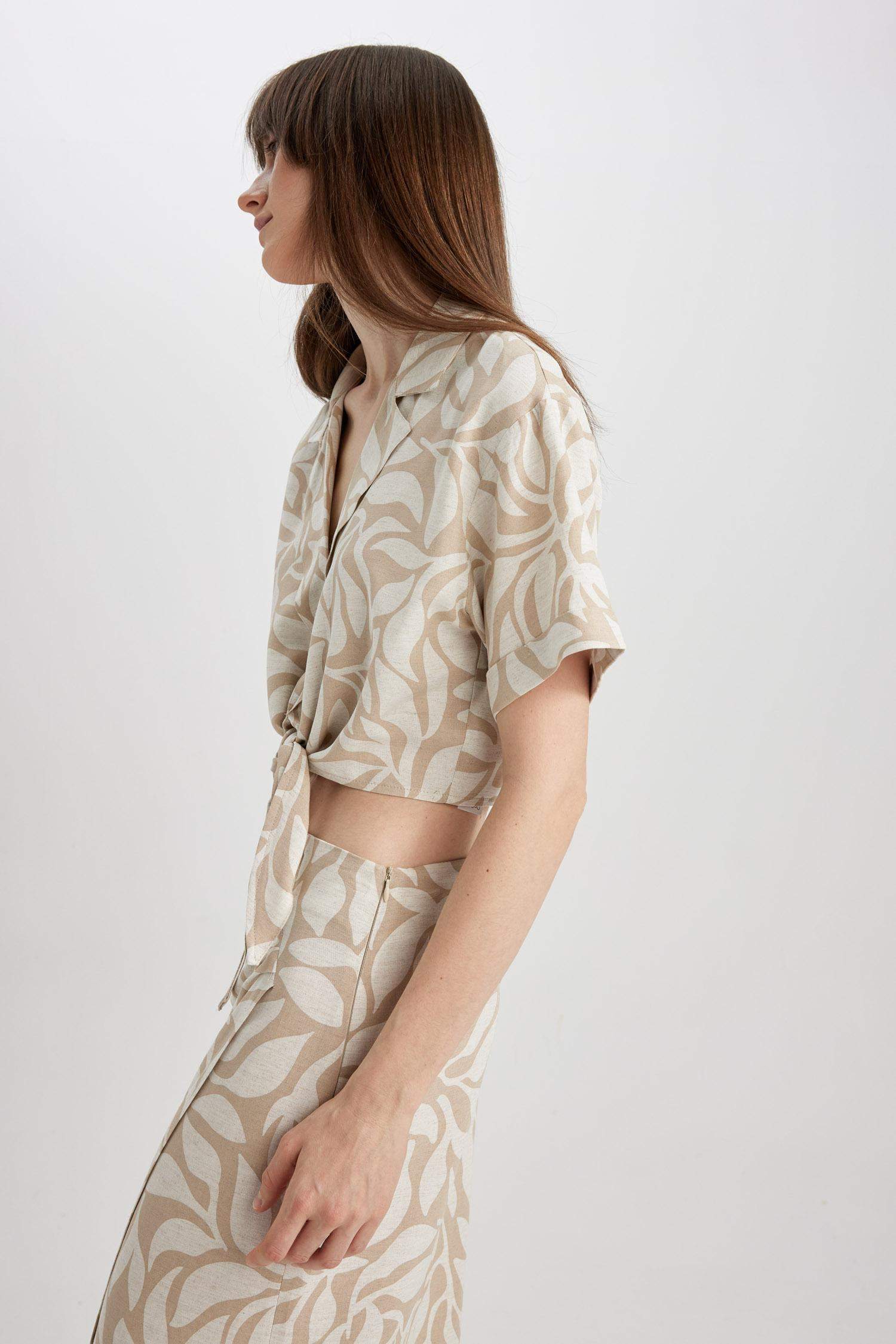 V Neck Fitted Short Sleeve Blouse