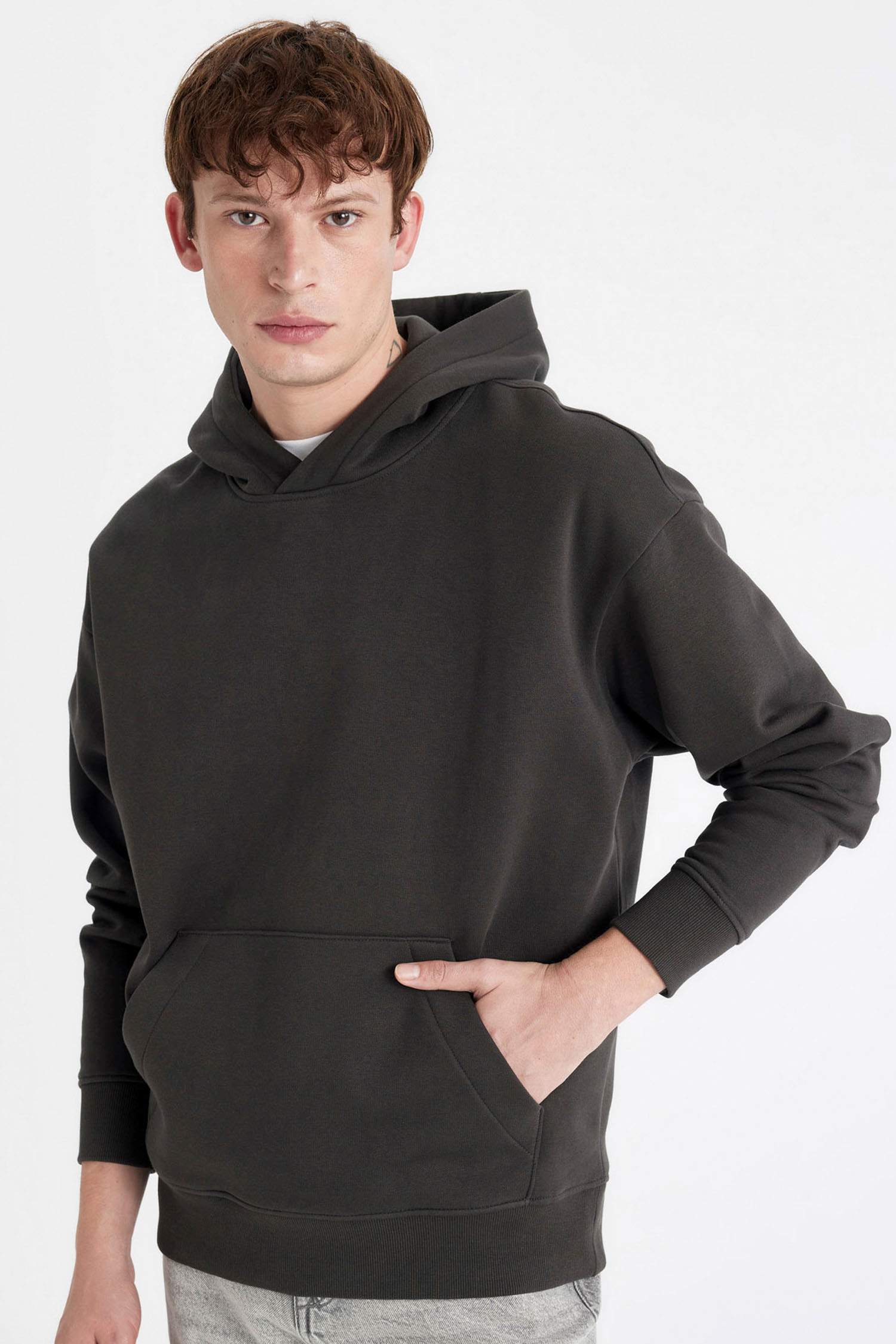Oversize Geniş Kalıp Kapüşonlu Kanguru Cepli Basic Düz Sweatshirt