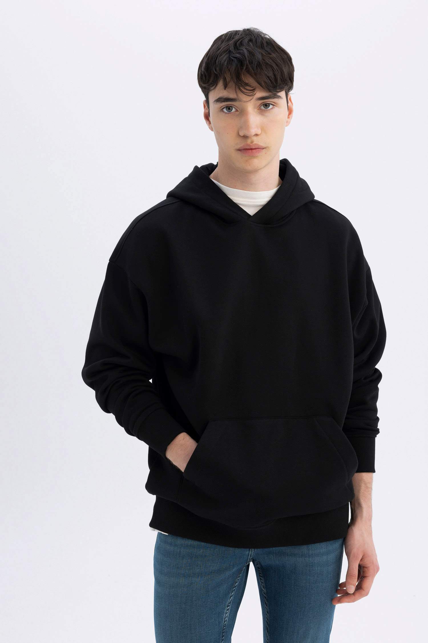 Siyah Oversize Geniş Kalıp Kapüşonlu Kanguru Cepli Basic Düz Sweatshirt