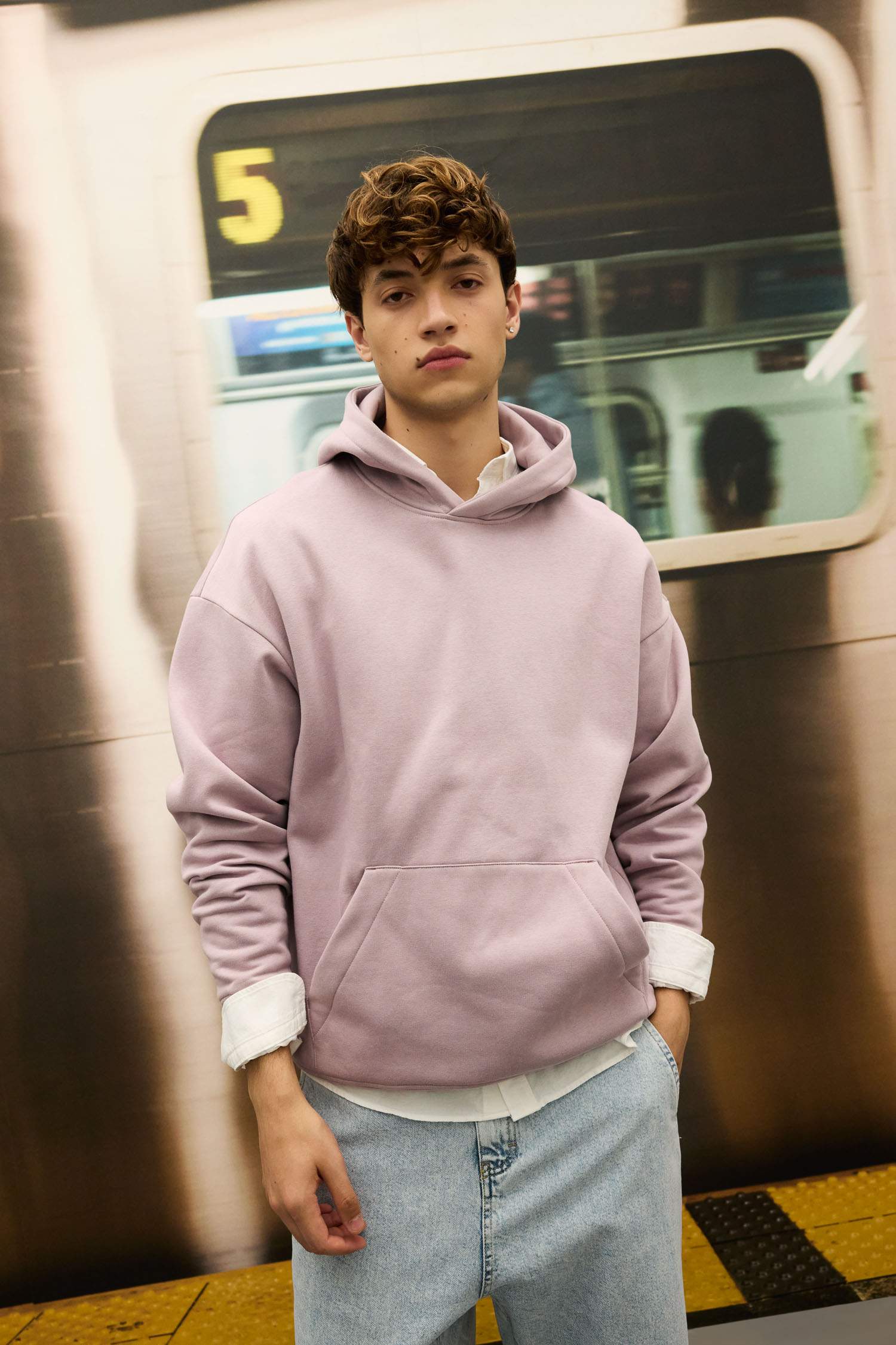 Свитшот оверсайз с капюшоном