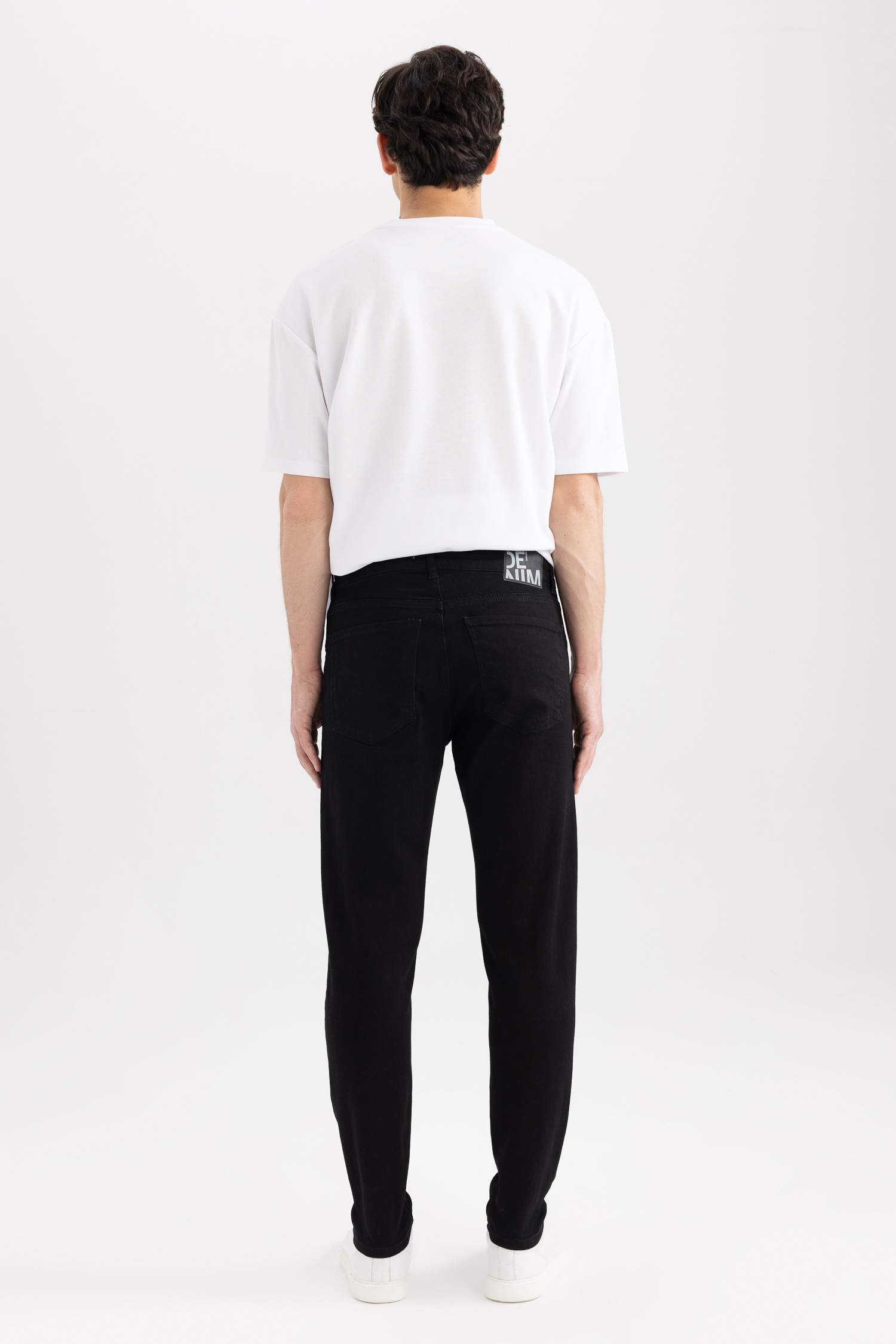 Slim Tapered Fit Narrow Fit Normal Waist Tapered Leg Jeans