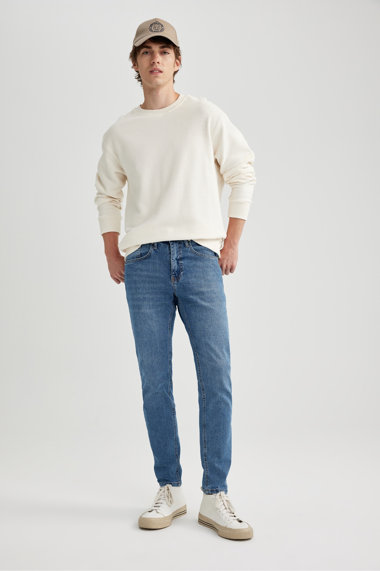 Slim Tapered Fit Narrow Fit Normal Waist Tapered Leg Jeans