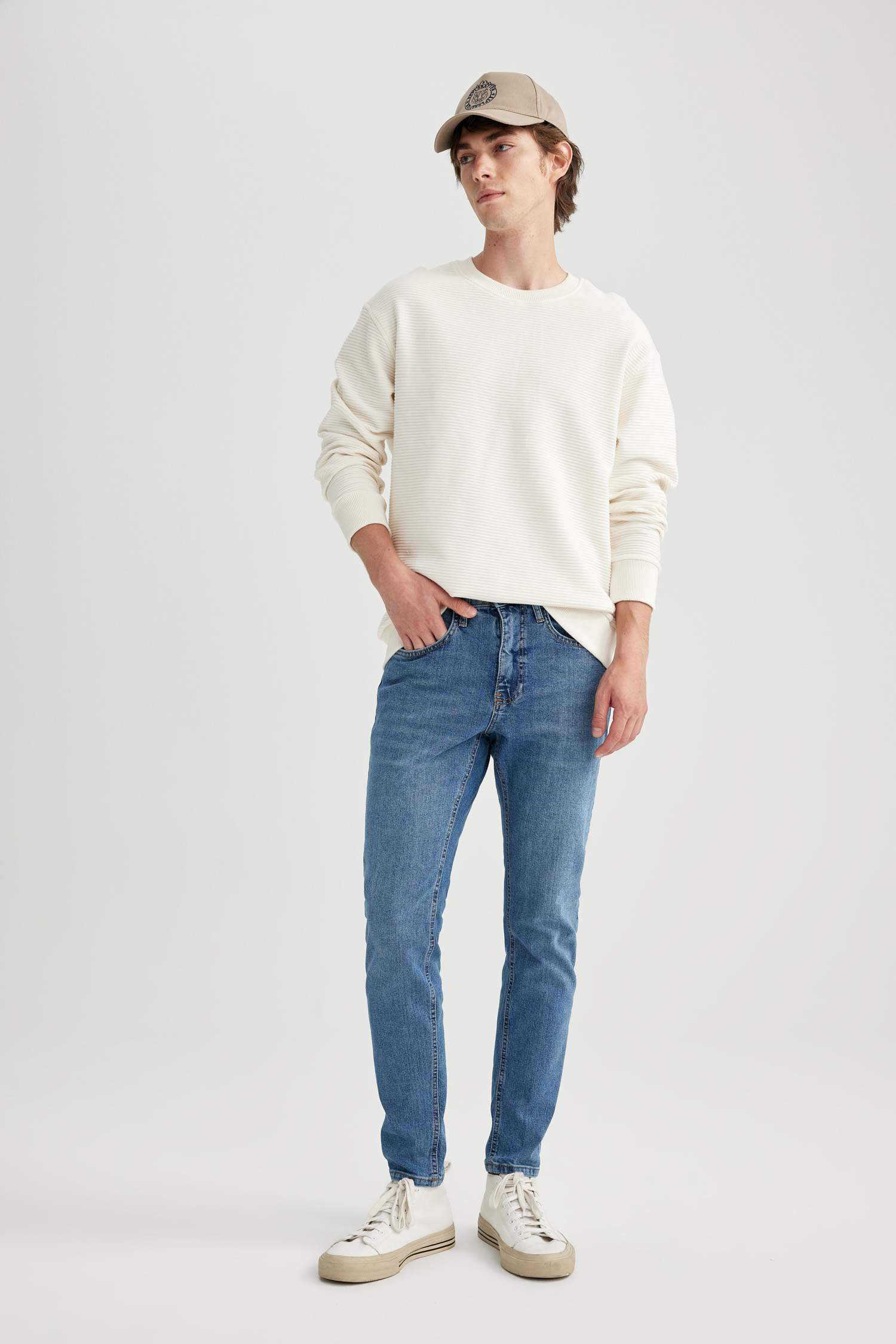 Slim Tapered Fit Narrow Fit Normal Waist Tapered Leg Jeans