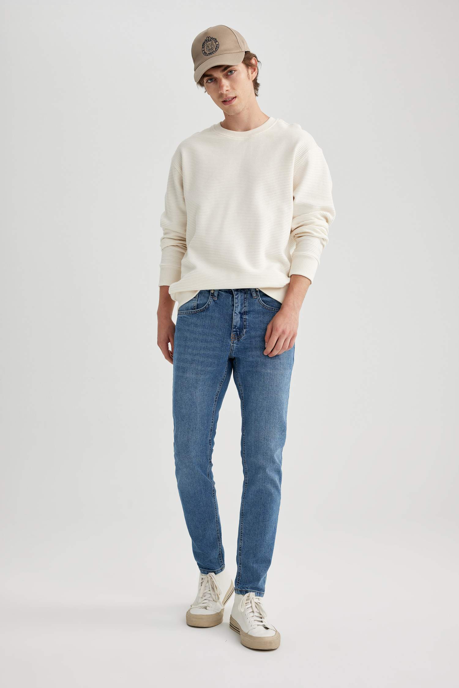 Slim Tapered Fit Narrow Fit Normal Waist Tapered Leg Jeans