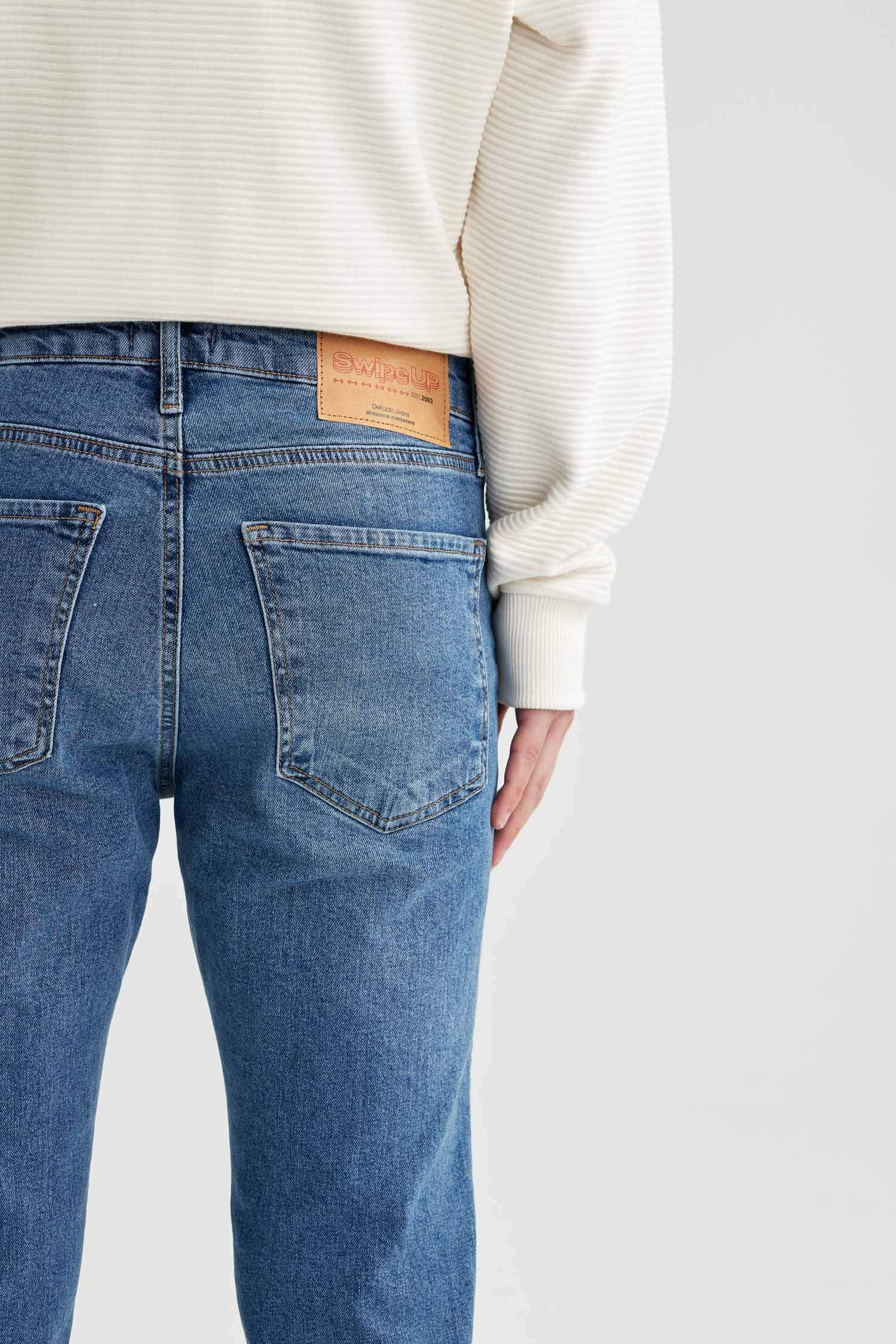 Slim Tapered Fit Narrow Fit Normal Waist Tapered Leg Jeans