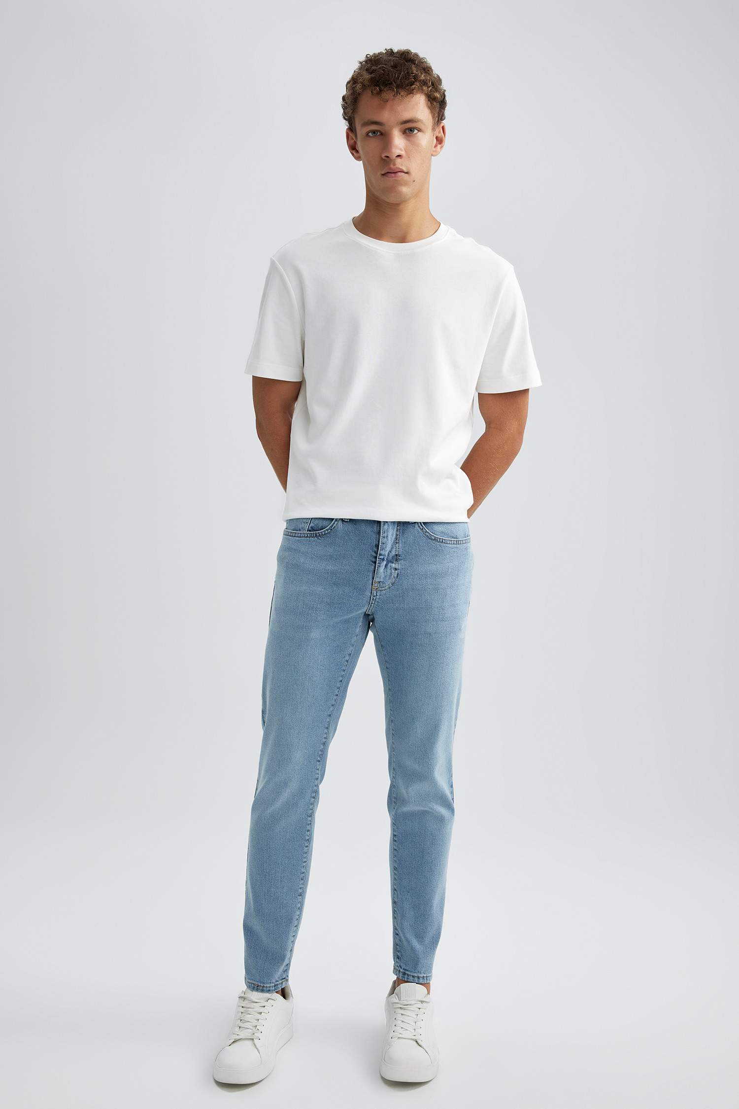 Slim Tapered Fit Narrow Fit Normal Waist Tapered Leg Jeans