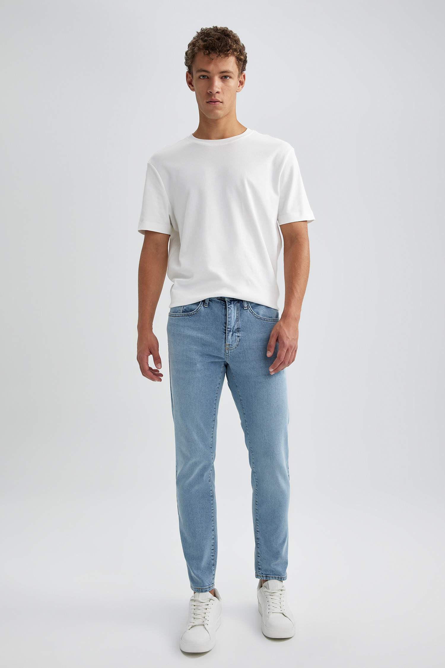 Slim Tapered Fit Narrow Fit Normal Waist Tapered Leg Jeans