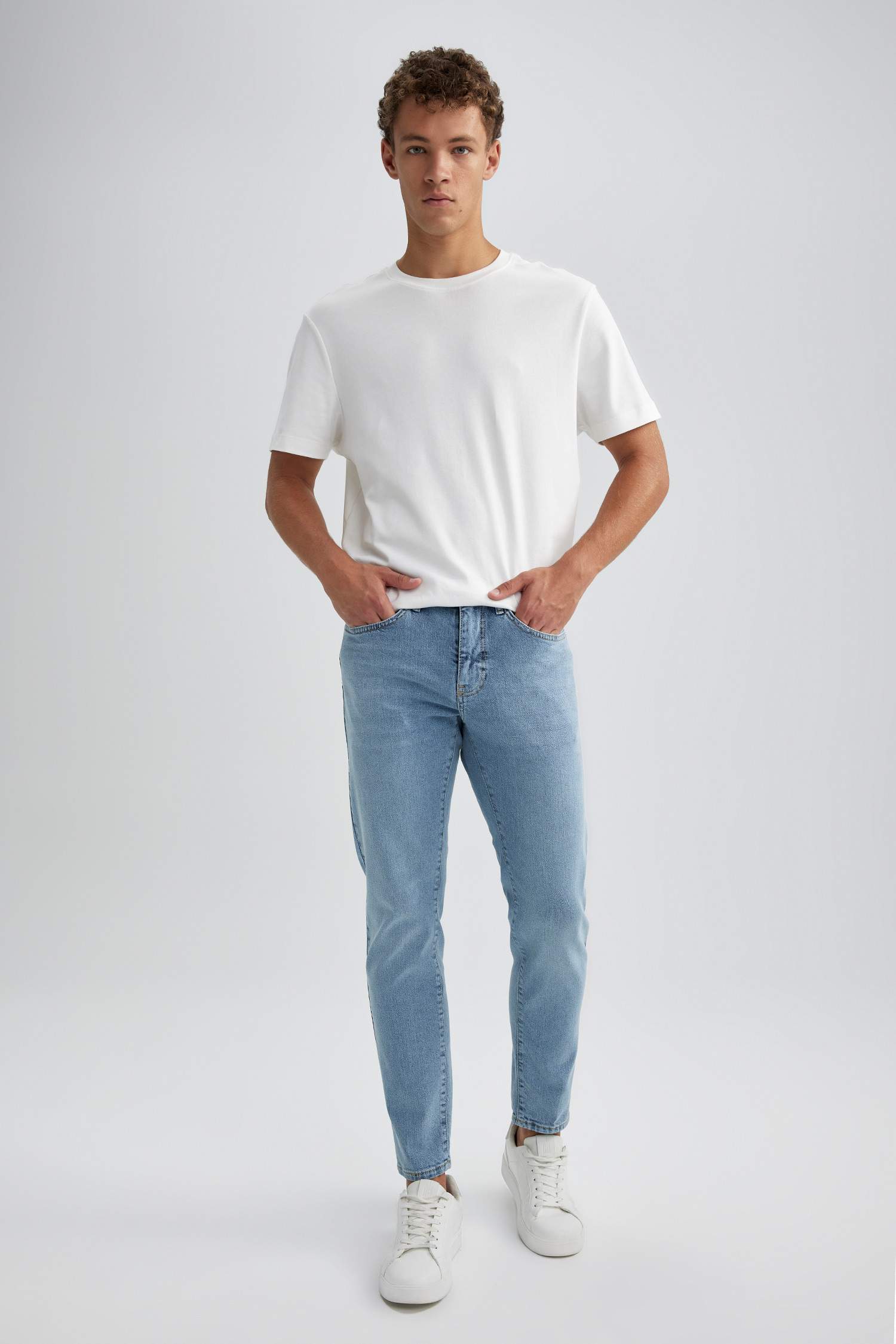 Slim Tapered Fit Narrow Fit Normal Waist Tapered Leg Jeans