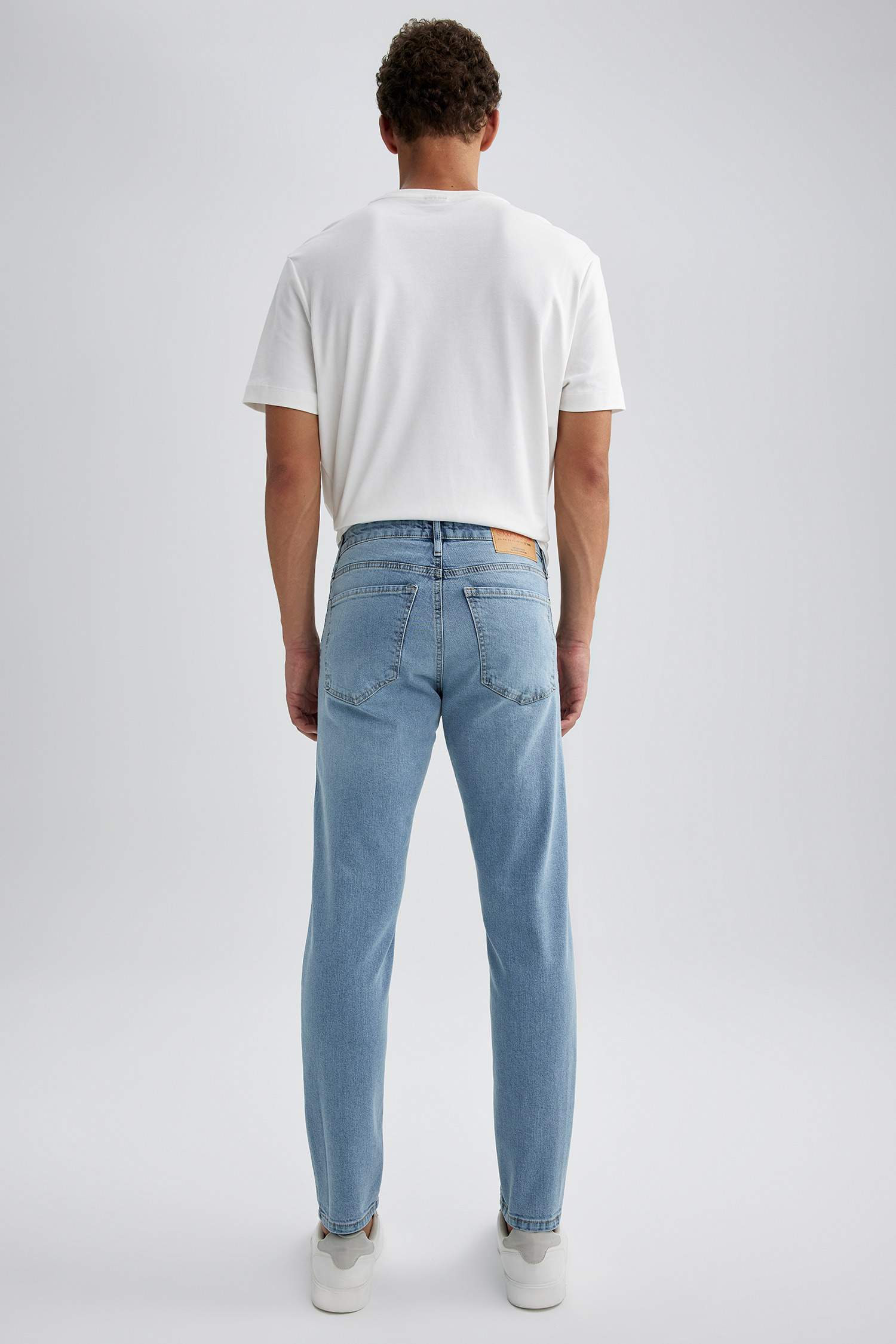 Slim Tapered Fit Narrow Fit Normal Waist Tapered Leg Jeans