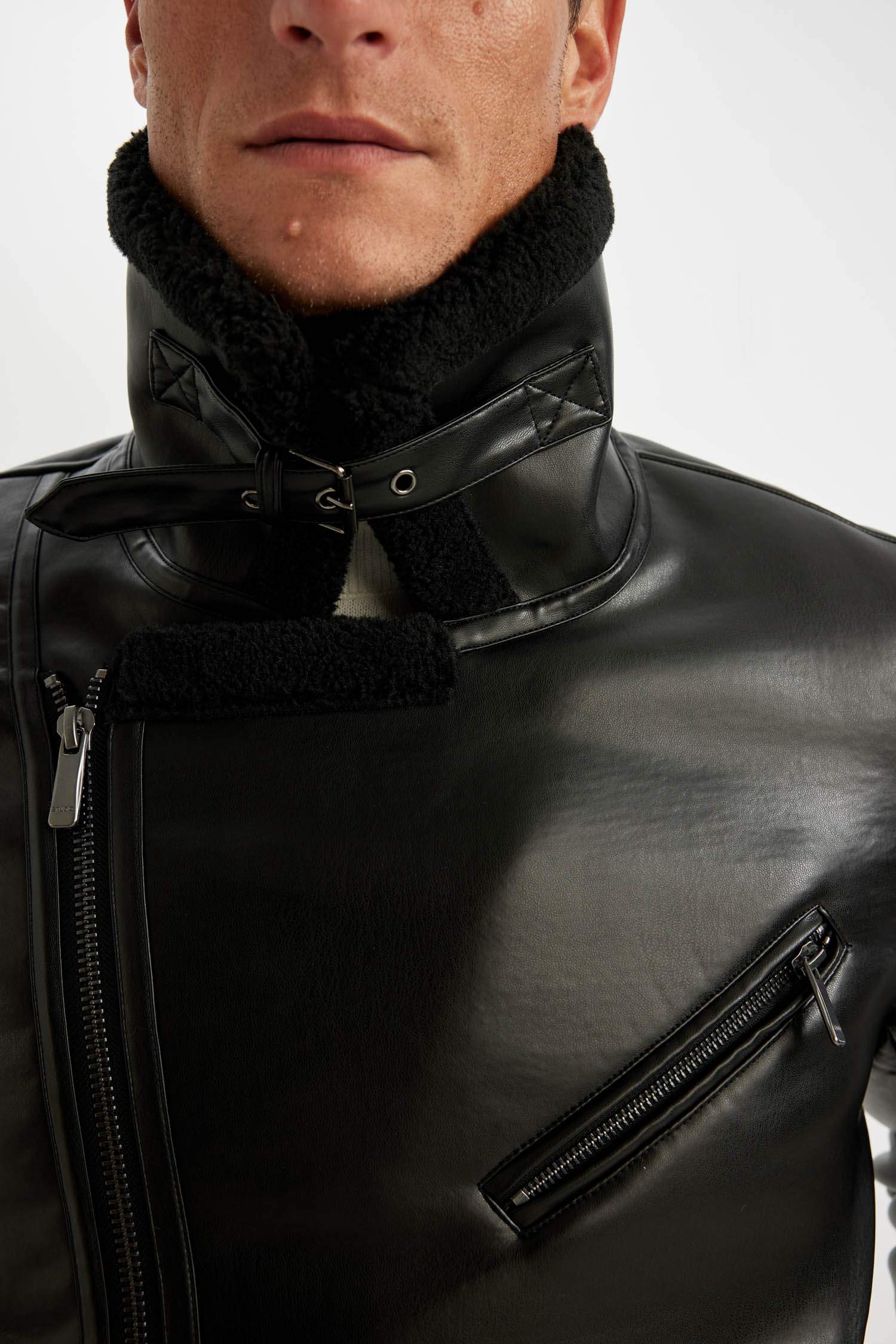 Su İtici Slim Fit Dar Kesim Astarlı Fermuarlı Cepli Kürk Yakalı Suni Deri Ceket Mont