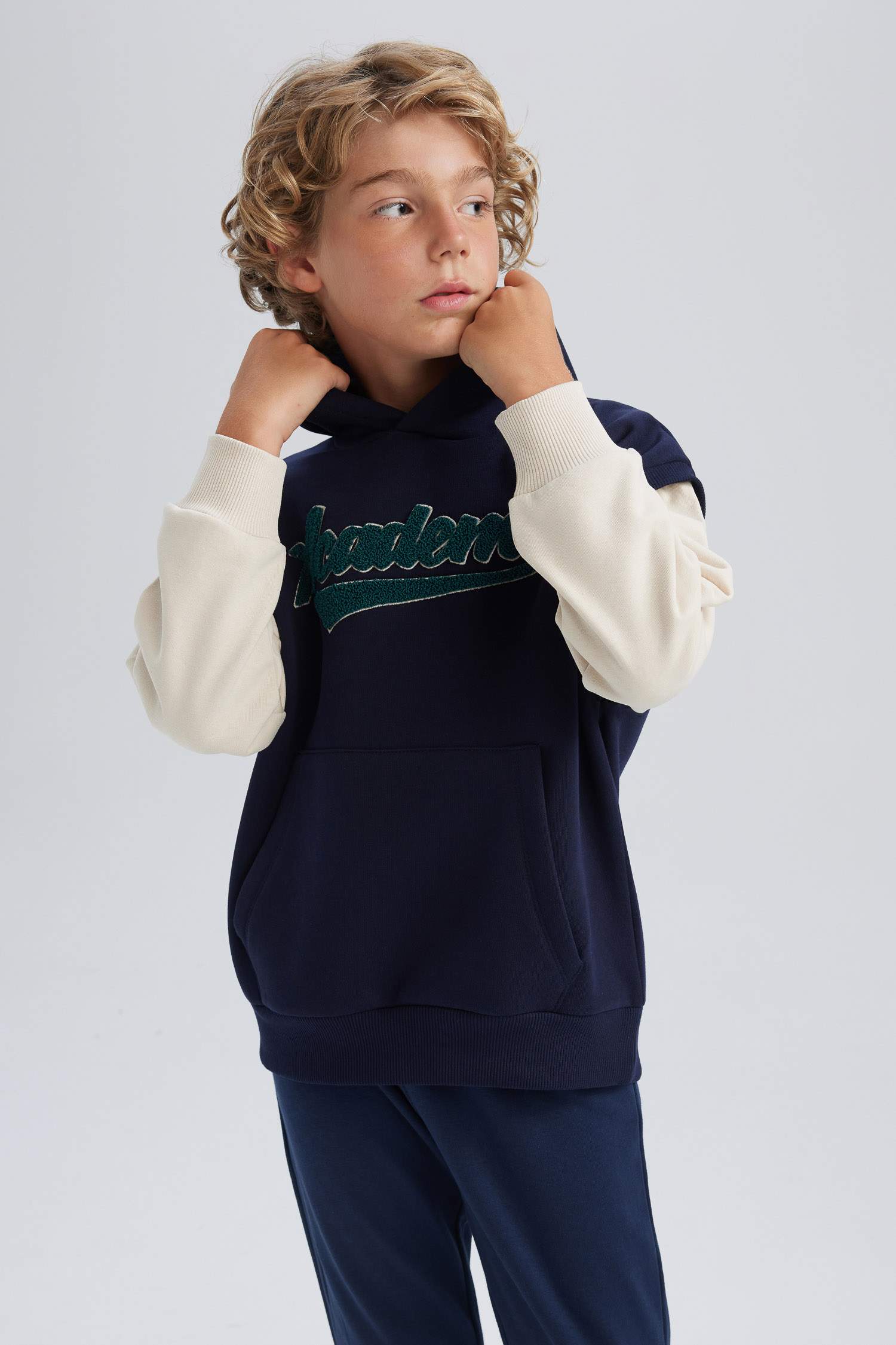 Ұлдарға үлкен пішім бас киімді Свитер