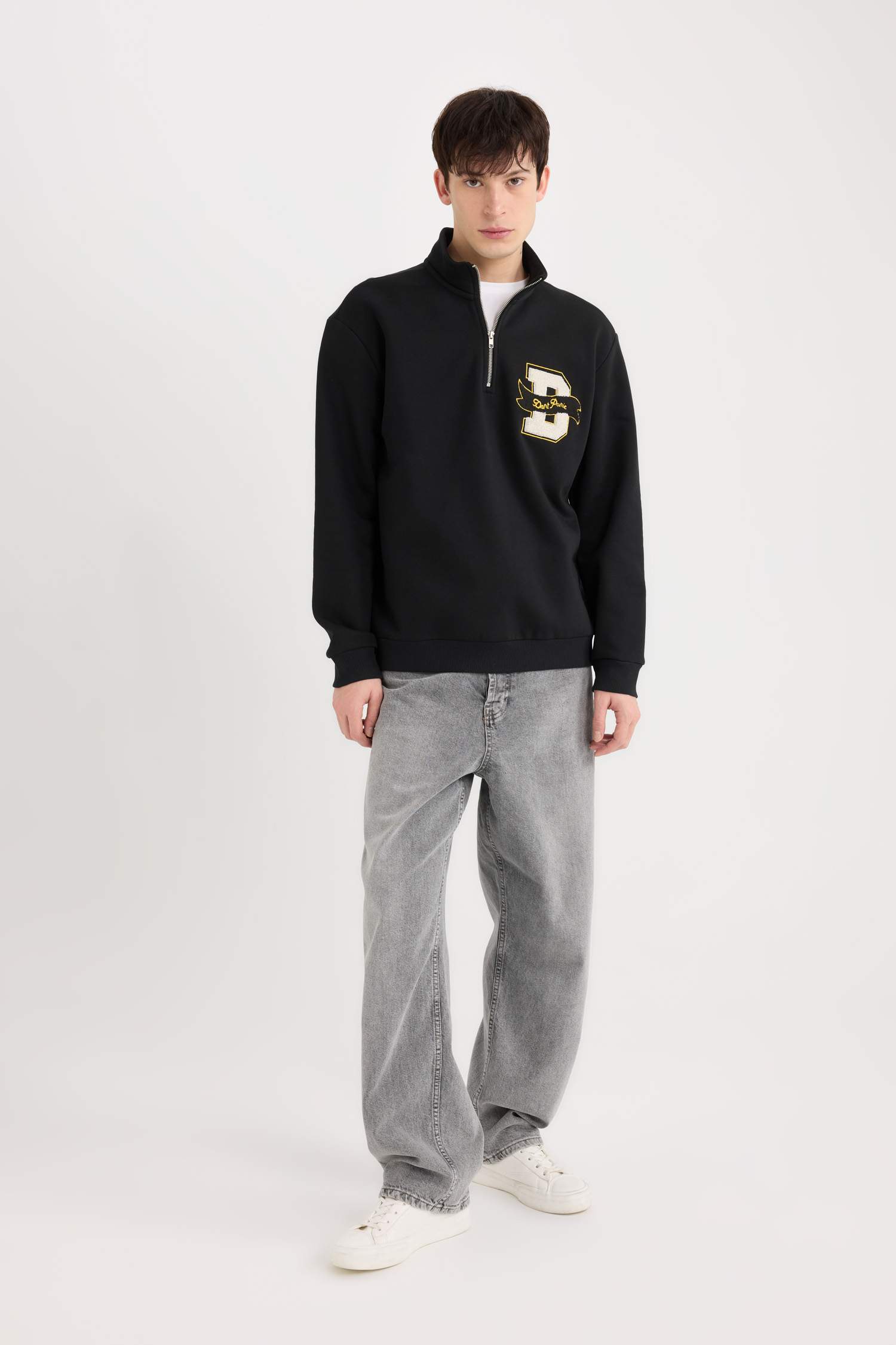 Regular Fit Dik Yaka Fermuarlı Baskılı Sweatshirt