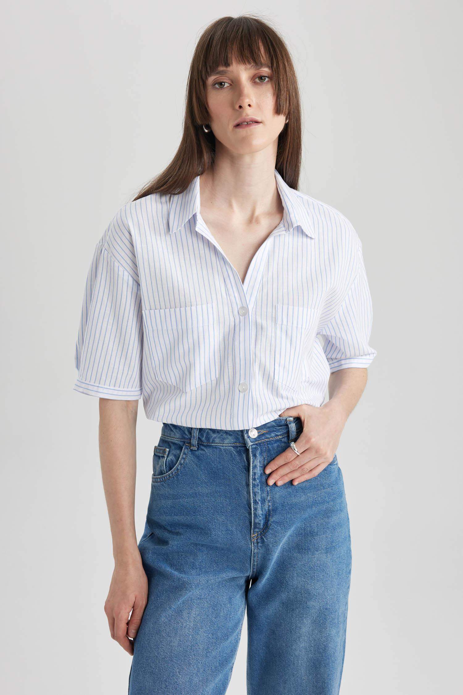 Crop V-Neck Short Sleeve Shirt