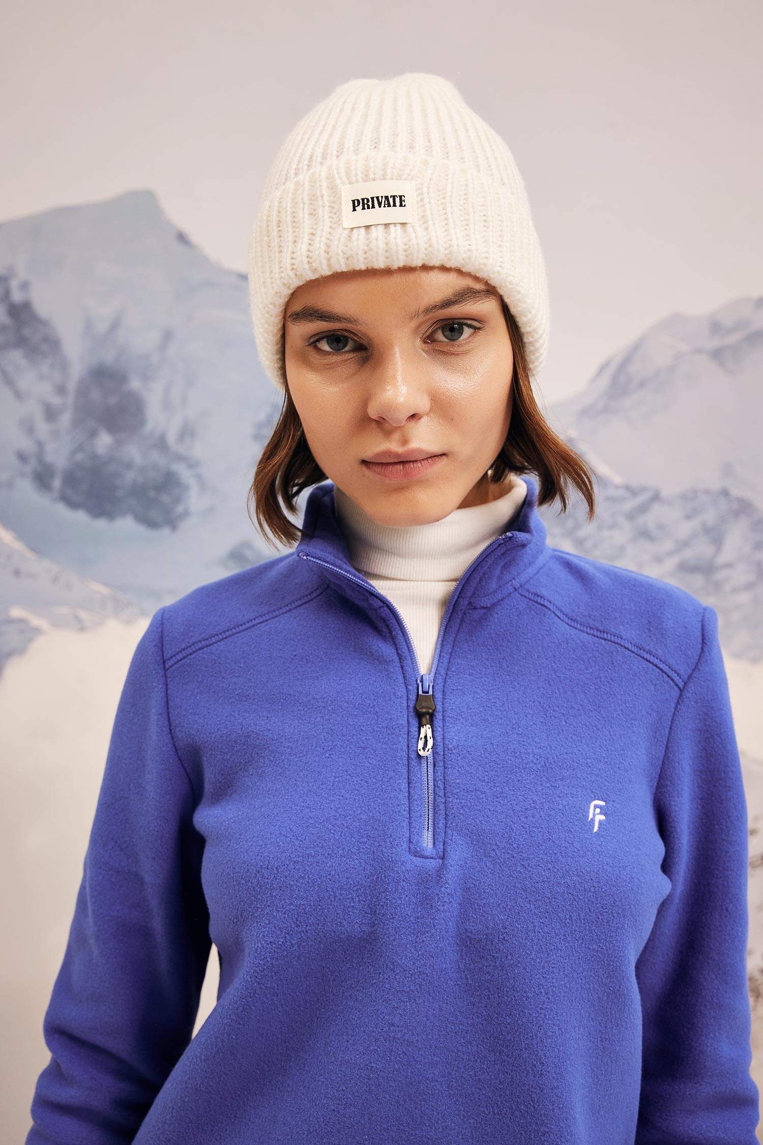 سويت شيرت قطيفة بطبعة شعار قصة عادية بسوسته