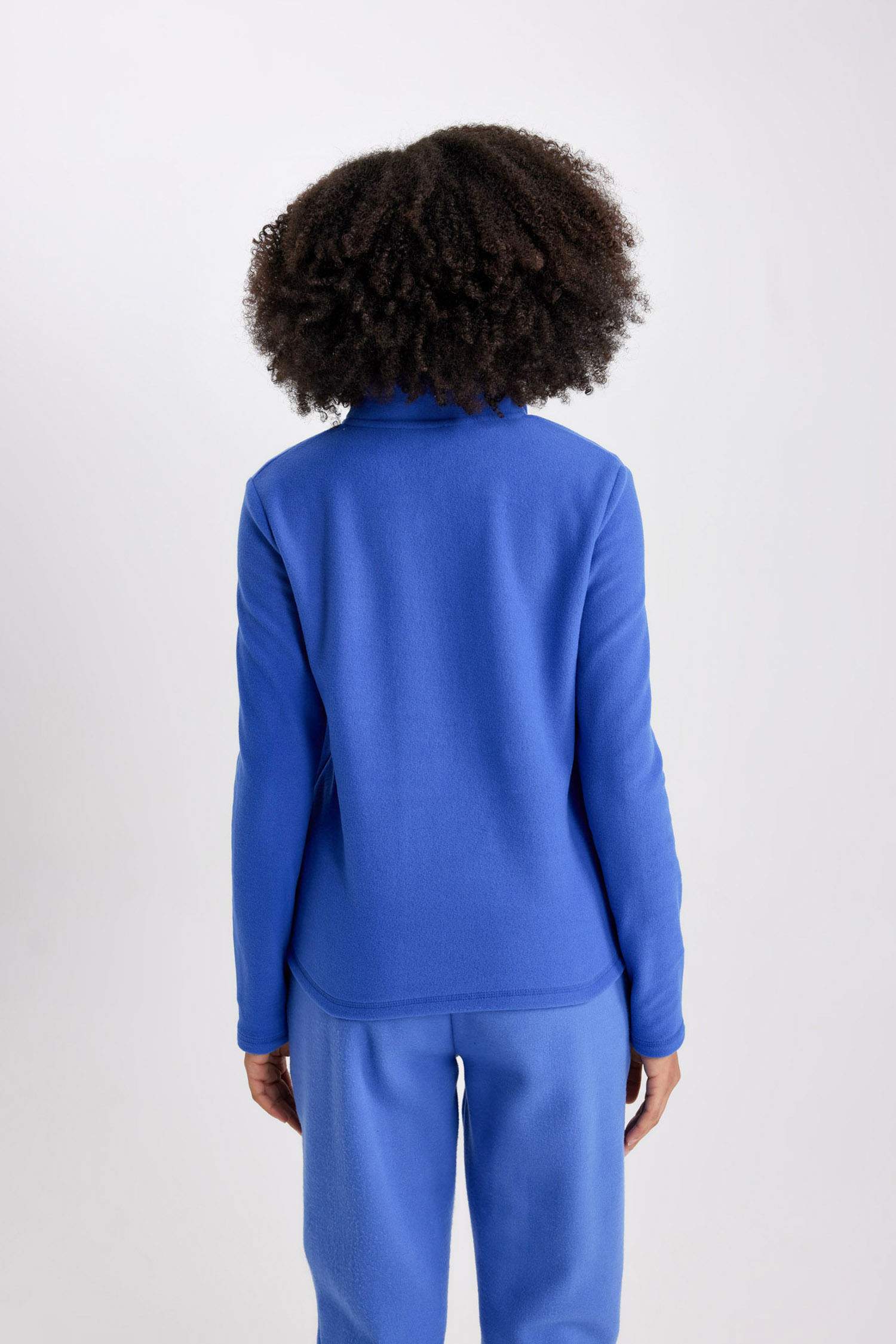 سويت شيرت قطيفة بطبعة شعار قصة عادية بسوسته