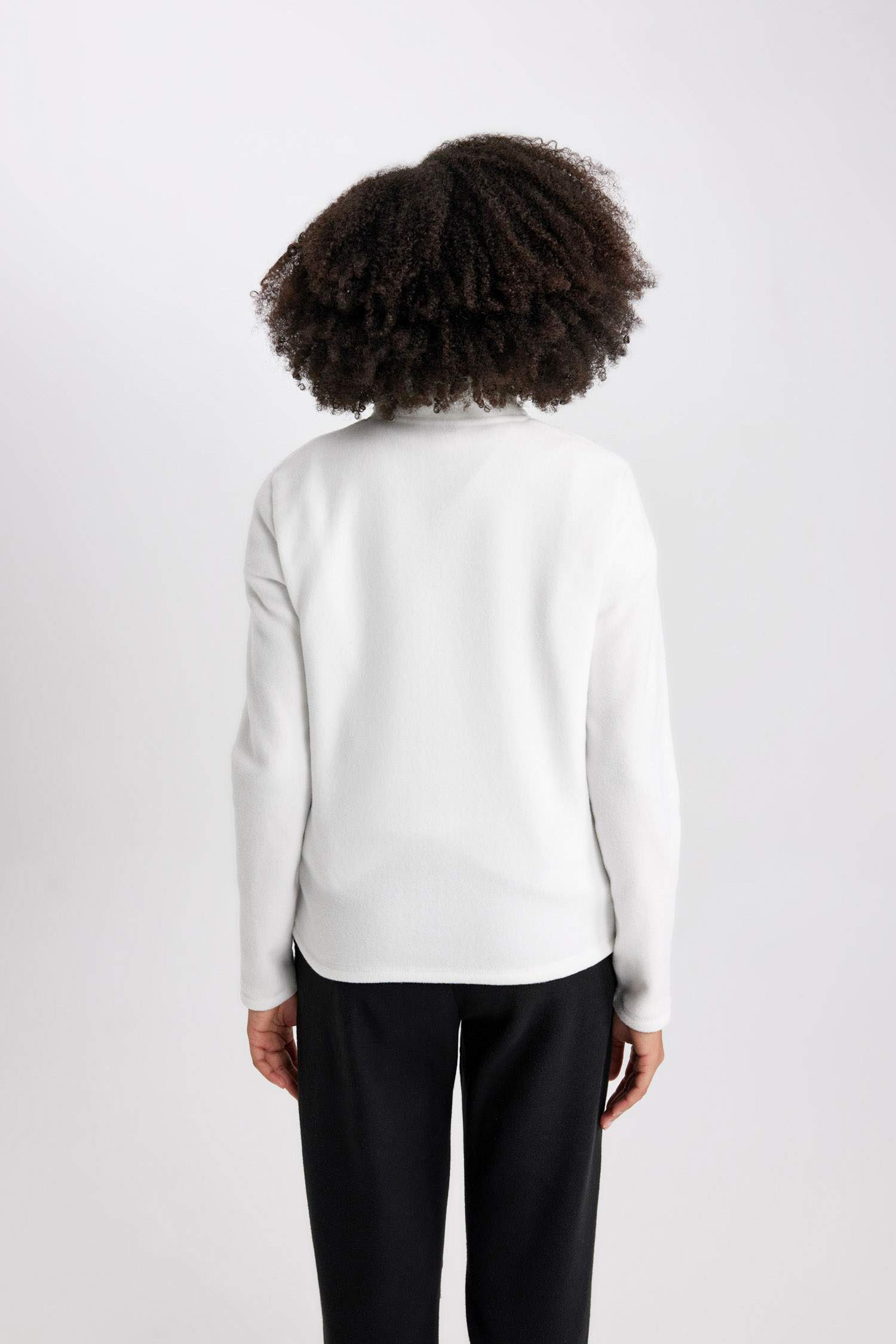 سويت شيرت بطبعة شعار قصة عادية بياقة بسوسته