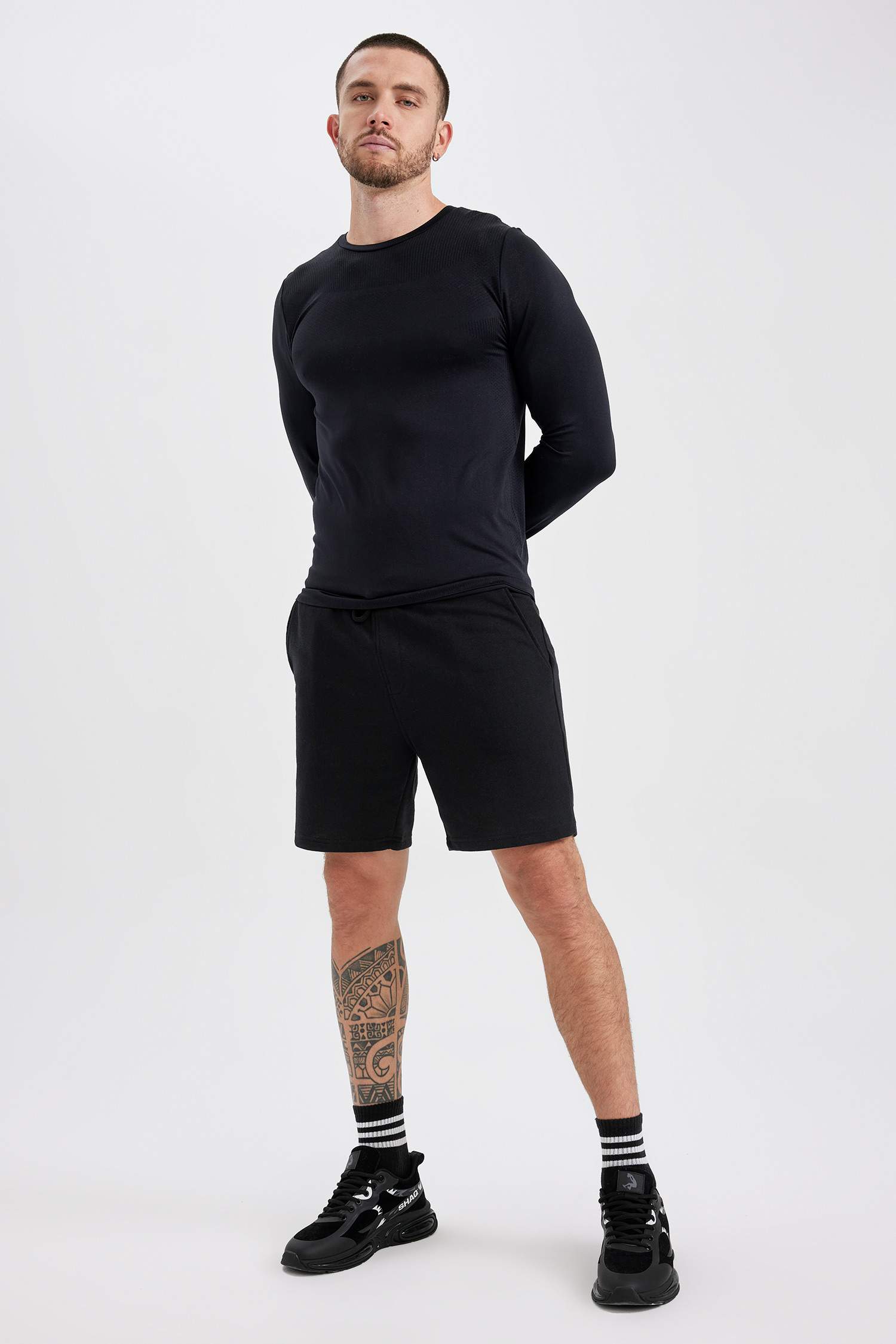 تي شيرت سليم فيت بياقة مستديرة