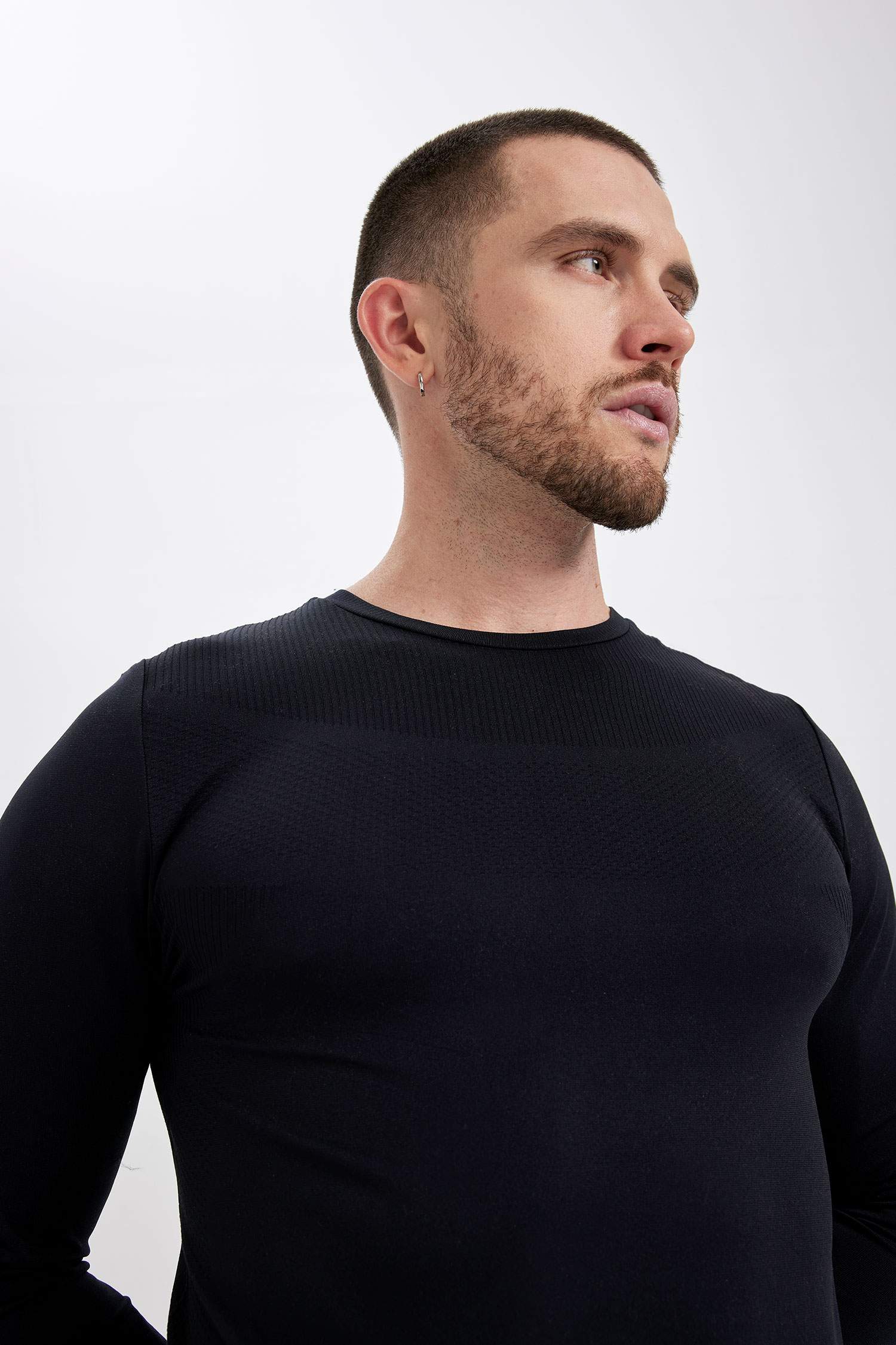 تي شيرت سليم فيت بياقة مستديرة