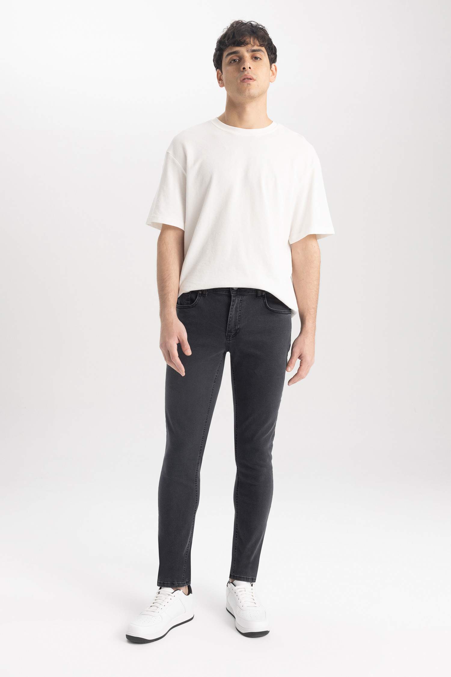 Pedro Slim Fit Slim Fit Normal Waist Narrow Leg Jeans