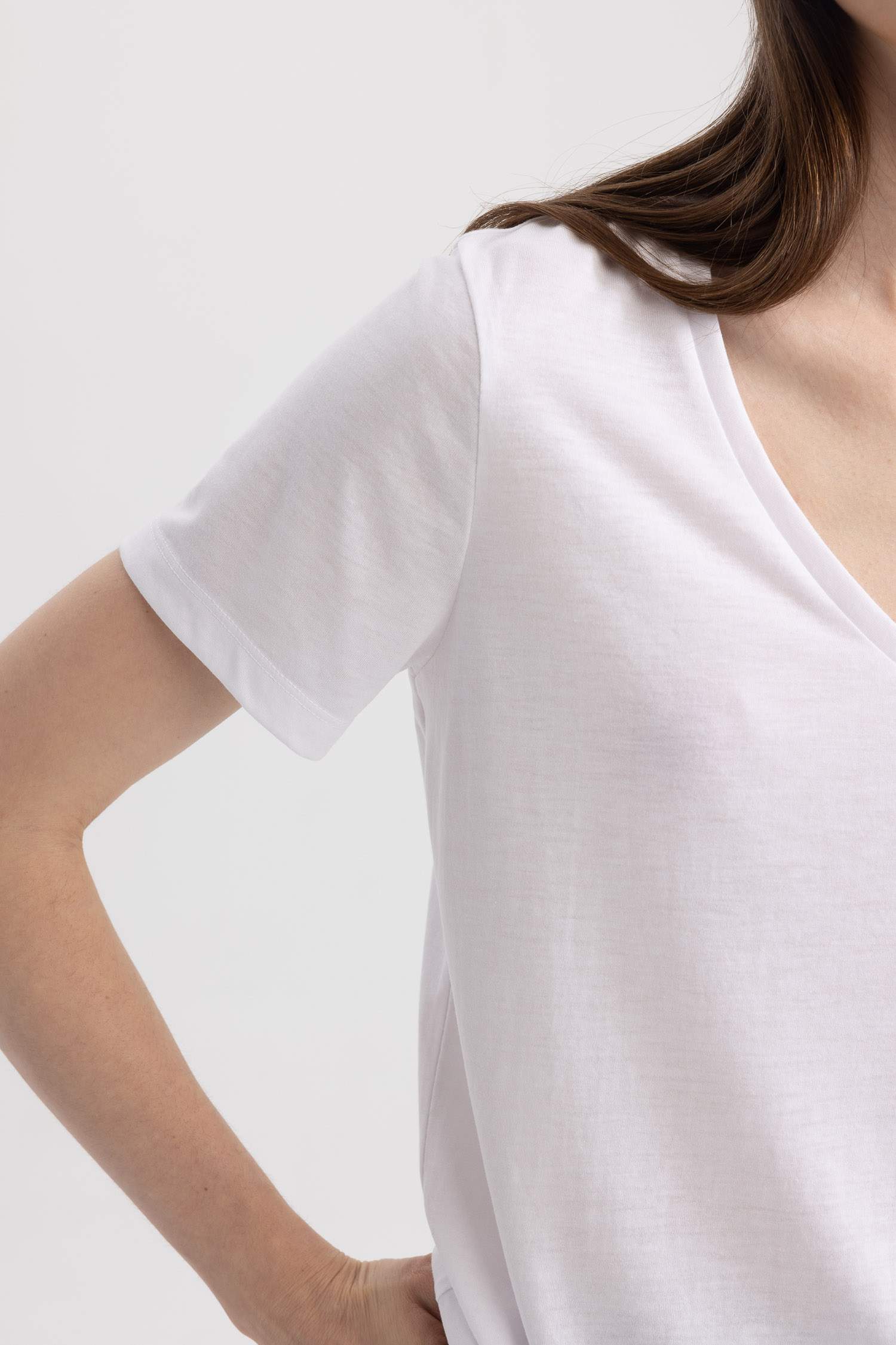 تيشيرت نص كم ورقبة V قصة عادية