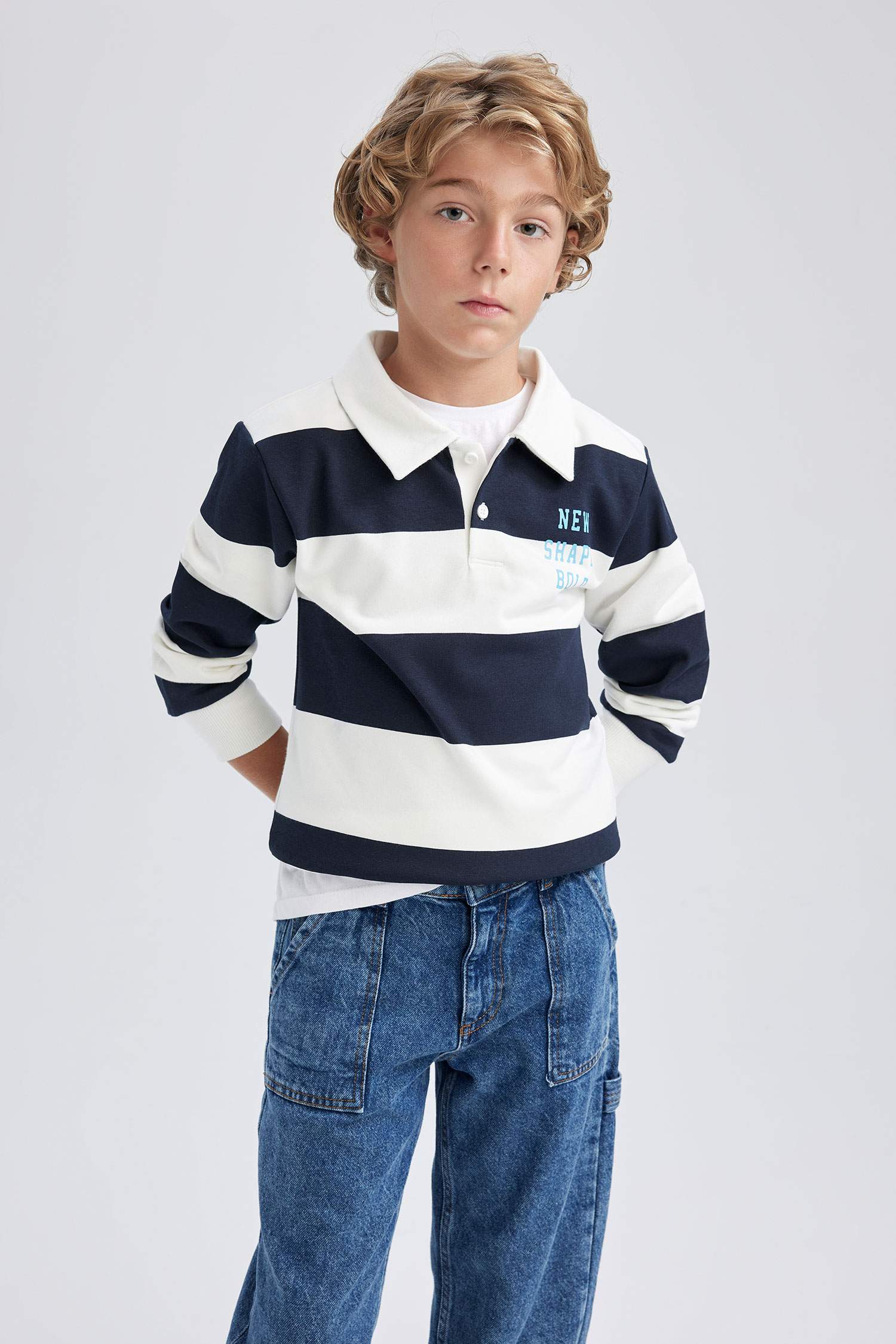 سويت شيرت ولادي قصة عادية بياقة بولو