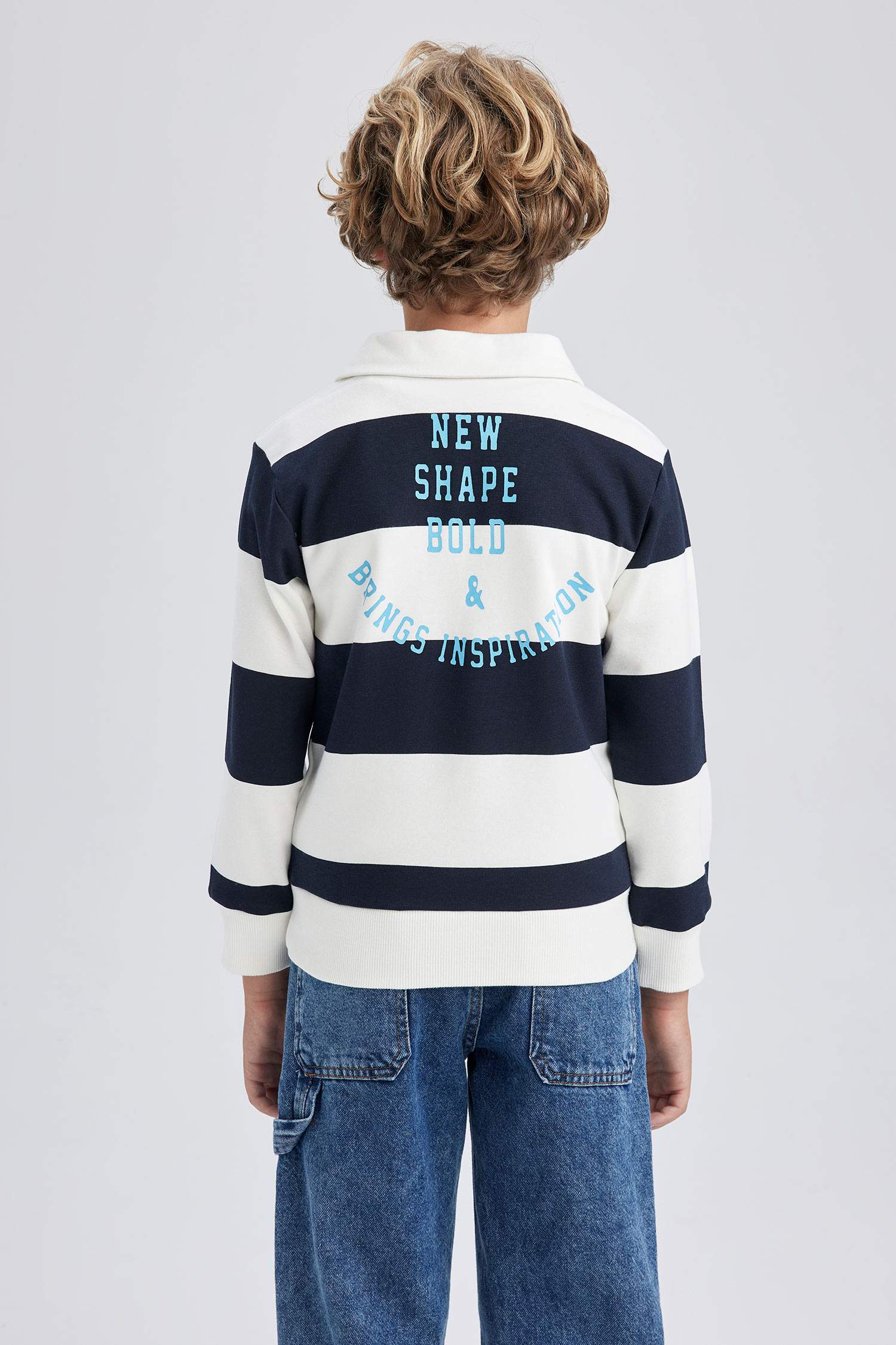 سويت شيرت ولادي قصة عادية بياقة بولو