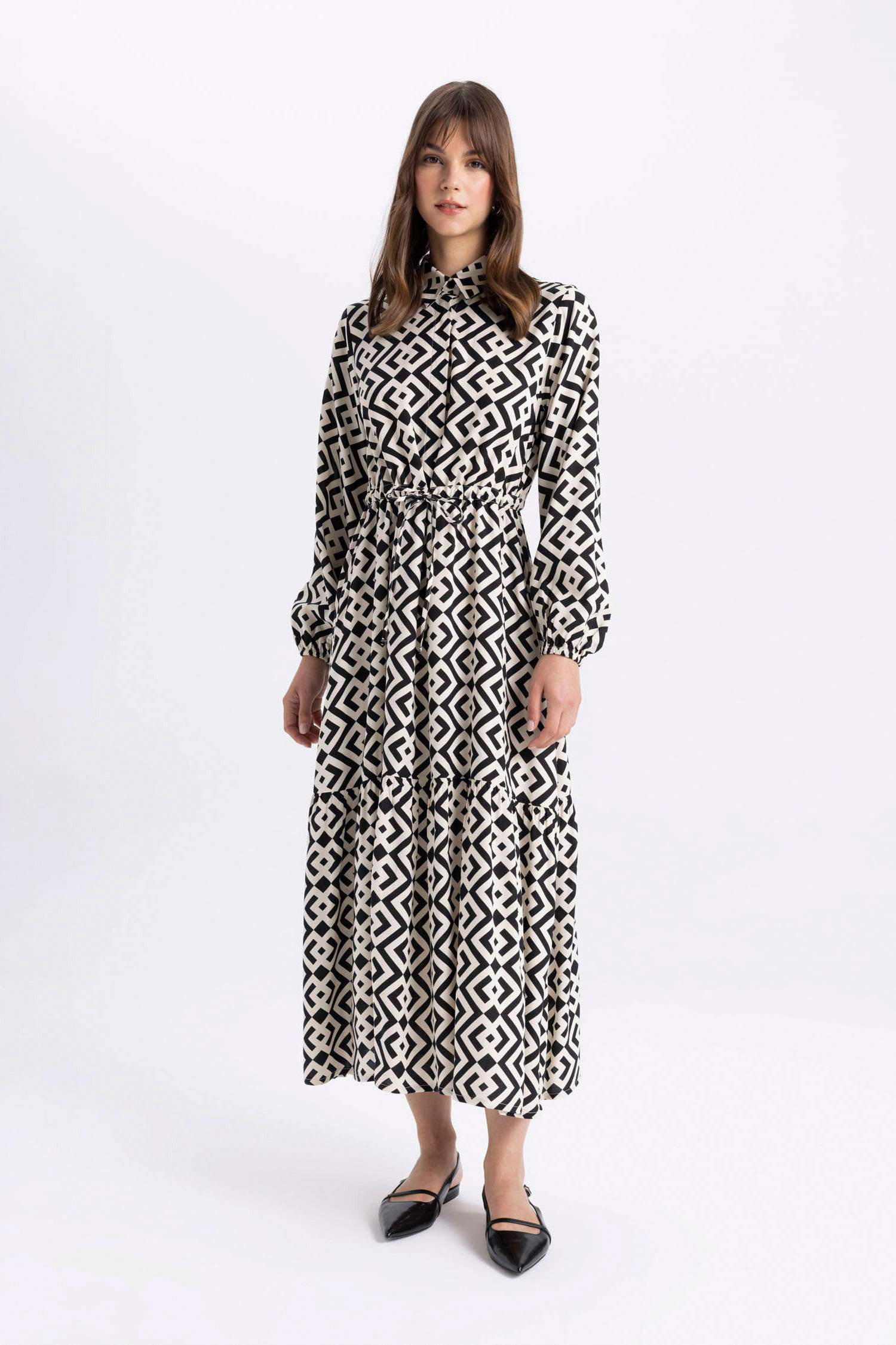 فستان كم طويل مطبوع من فيسكوز برقبة قميص