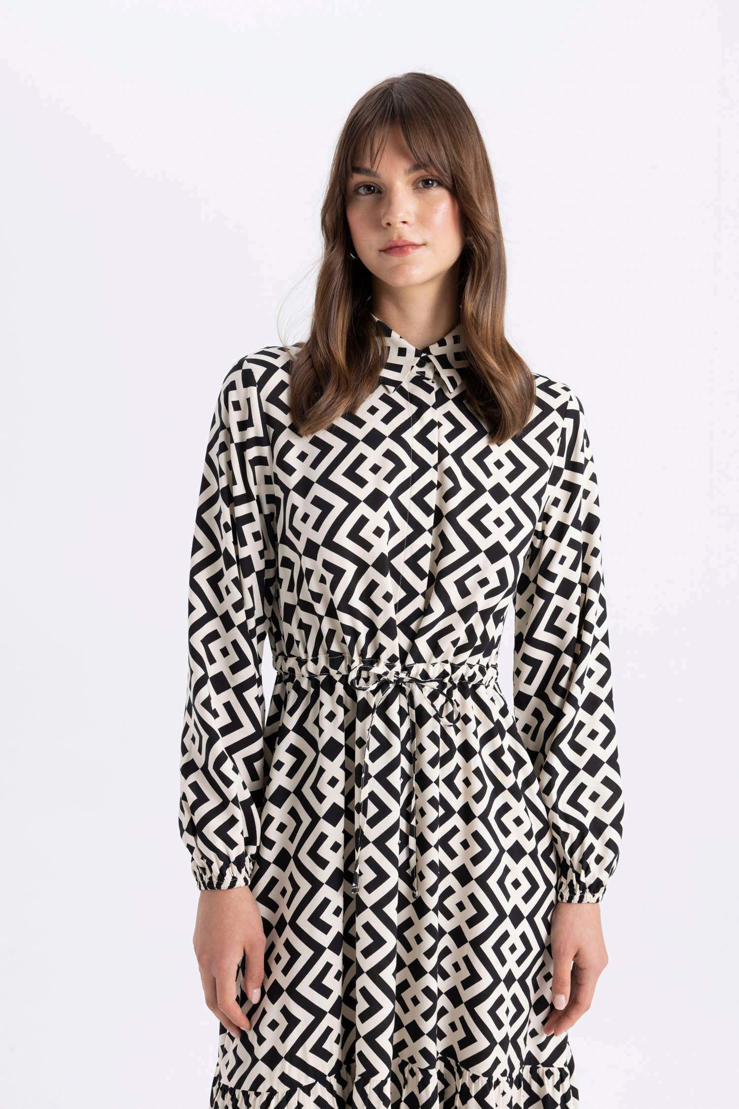 فستان كم طويل مطبوع من فيسكوز برقبة قميص