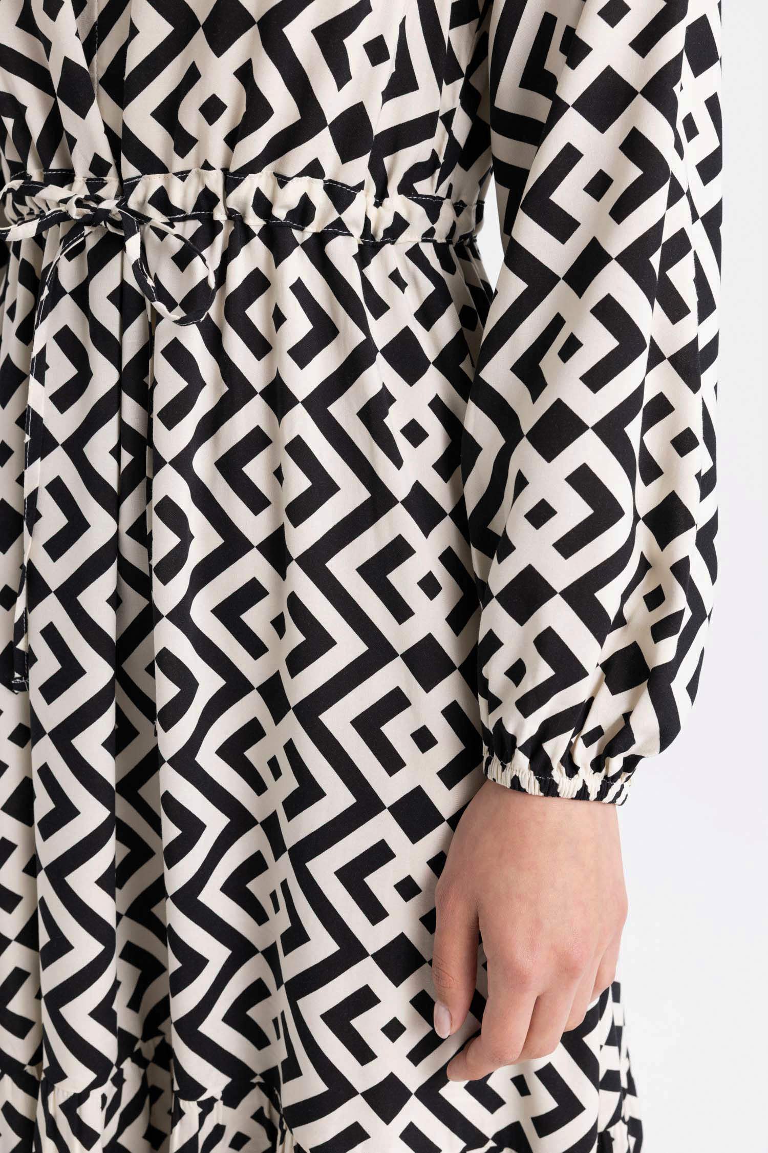 Robe longue en viscose imprimée à manches longues et col chemise