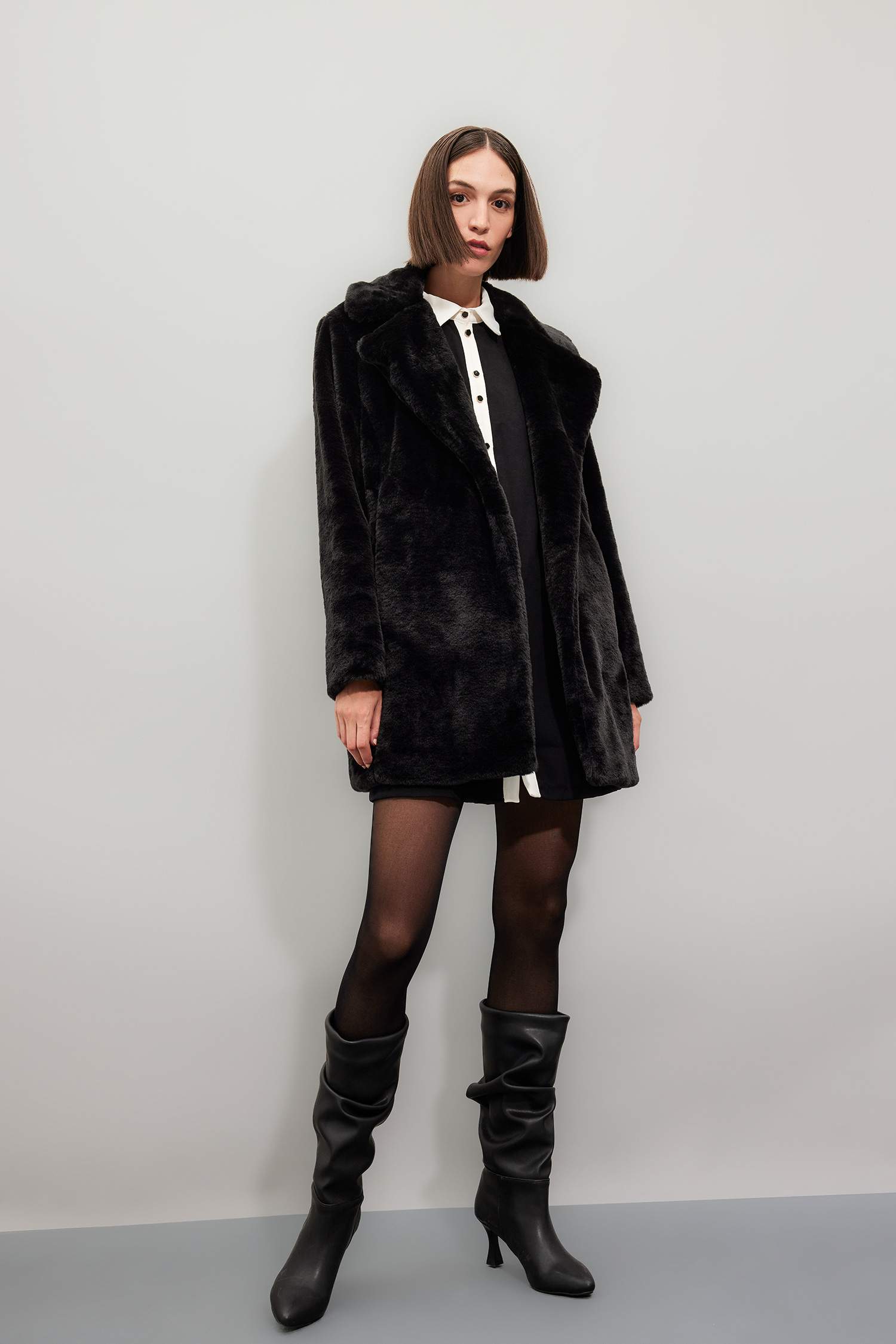 Плюшевое пальто оверсайз свободного кроя