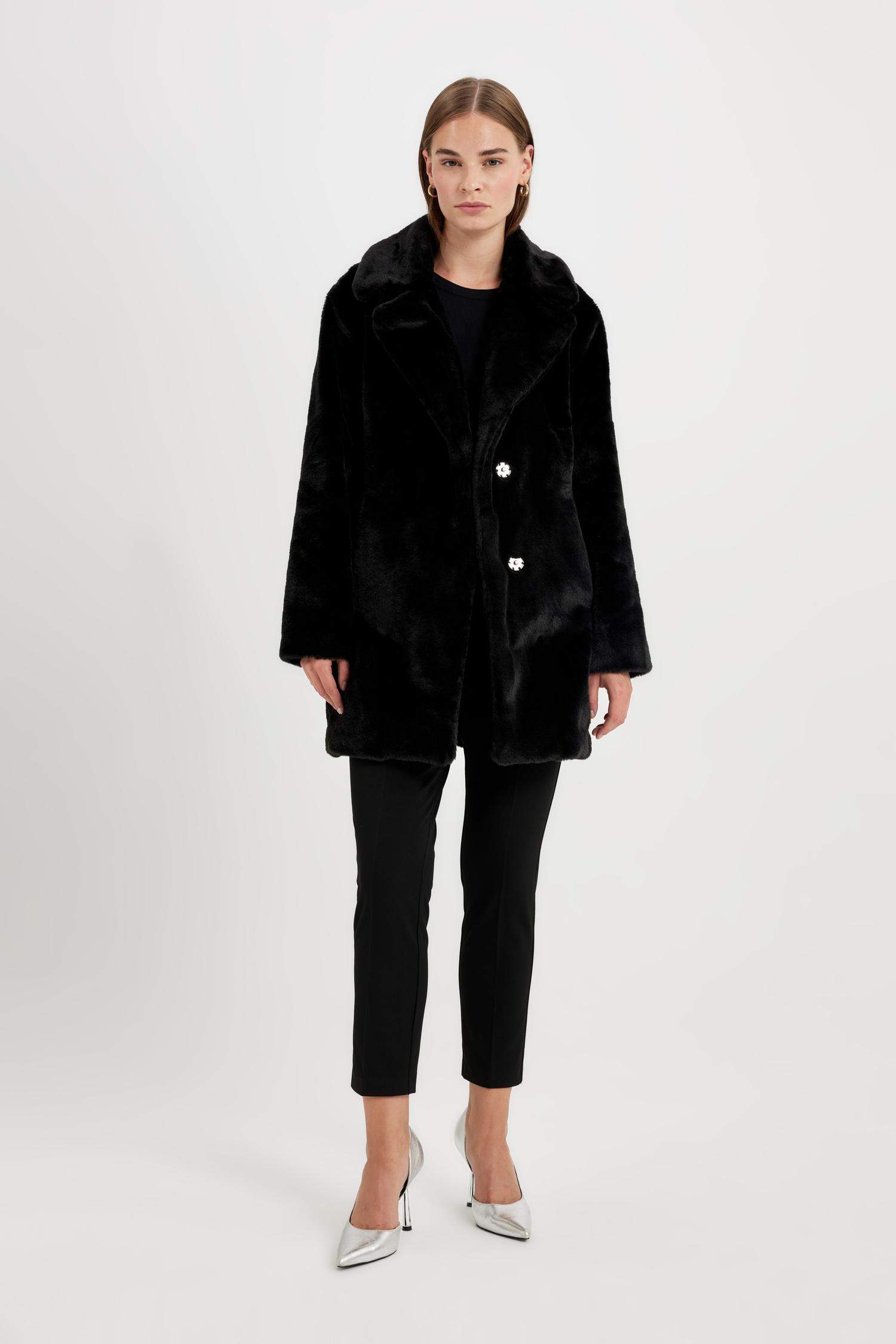 Плюшевое пальто оверсайз свободного кроя