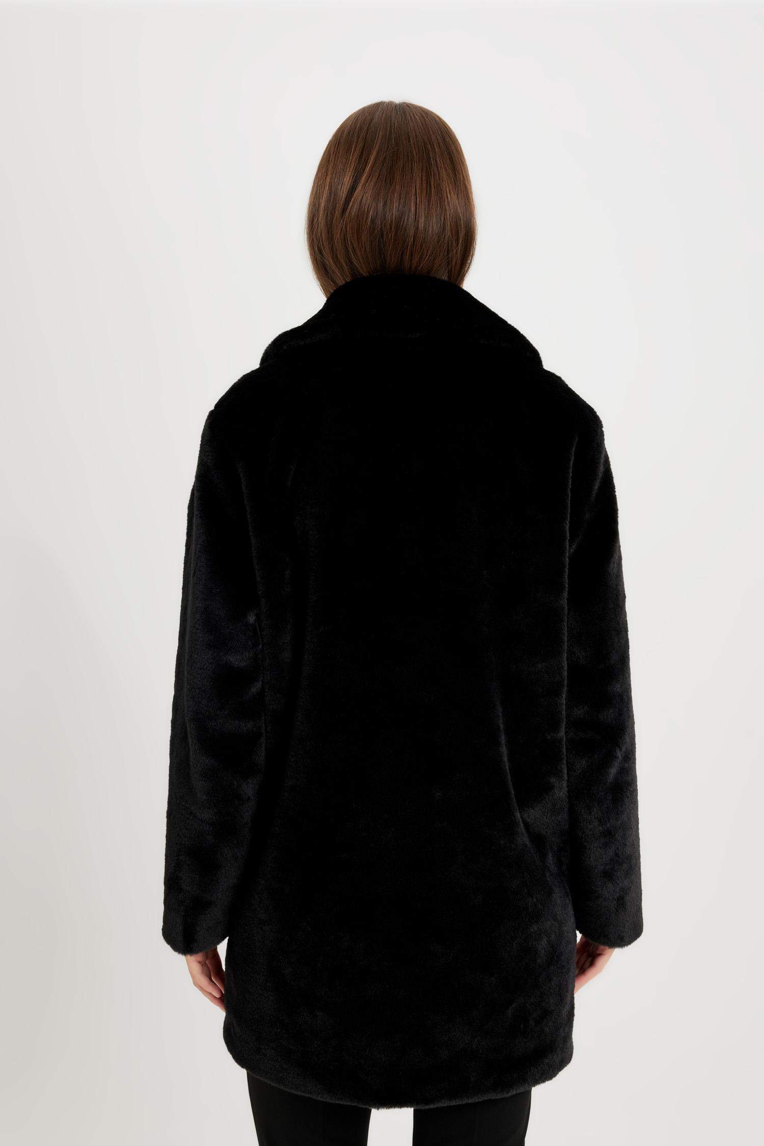 Плюшевое пальто оверсайз свободного кроя