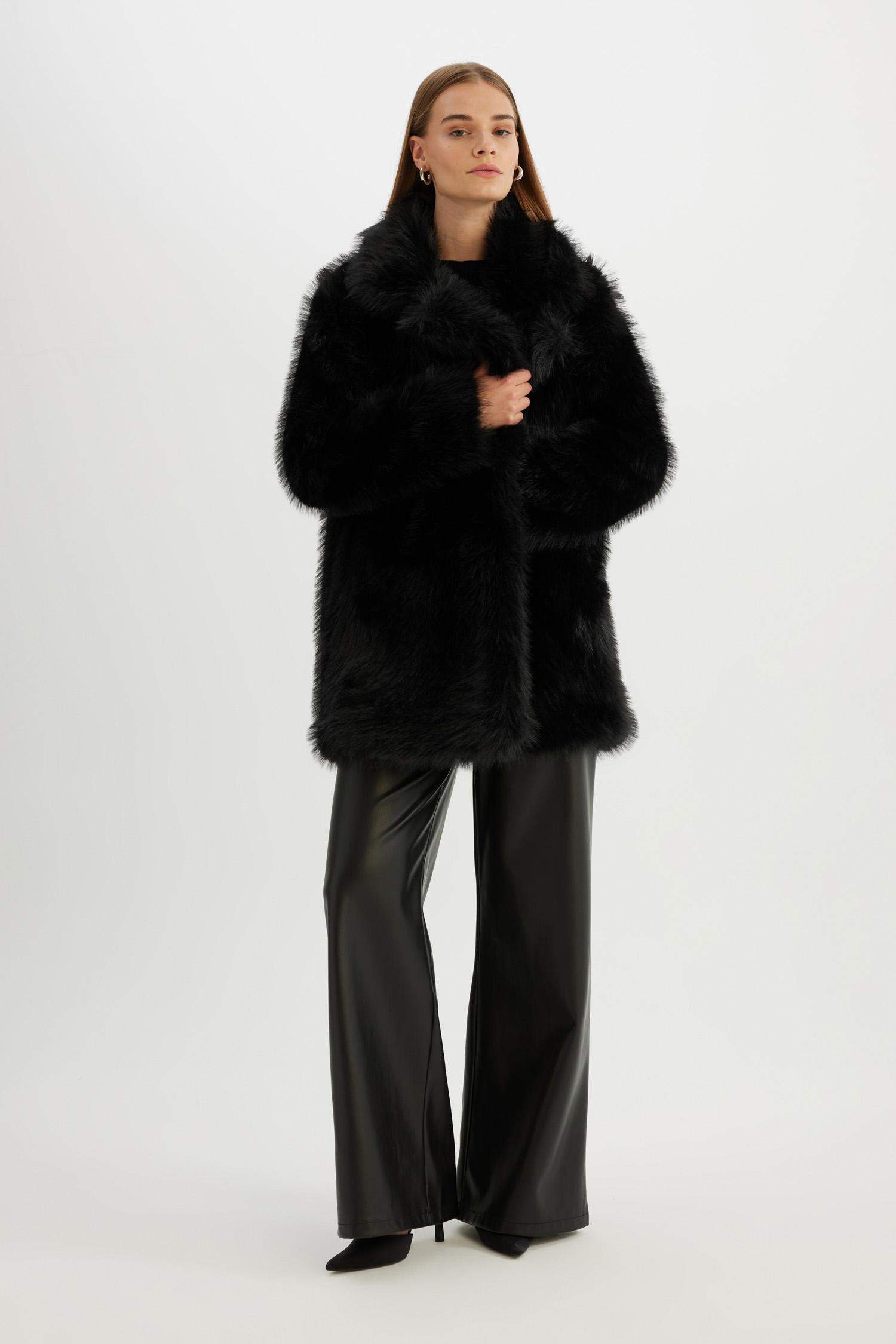 Uzun Pelüş Kaban Oversize Geniş Kalıp Çıtçıtlı