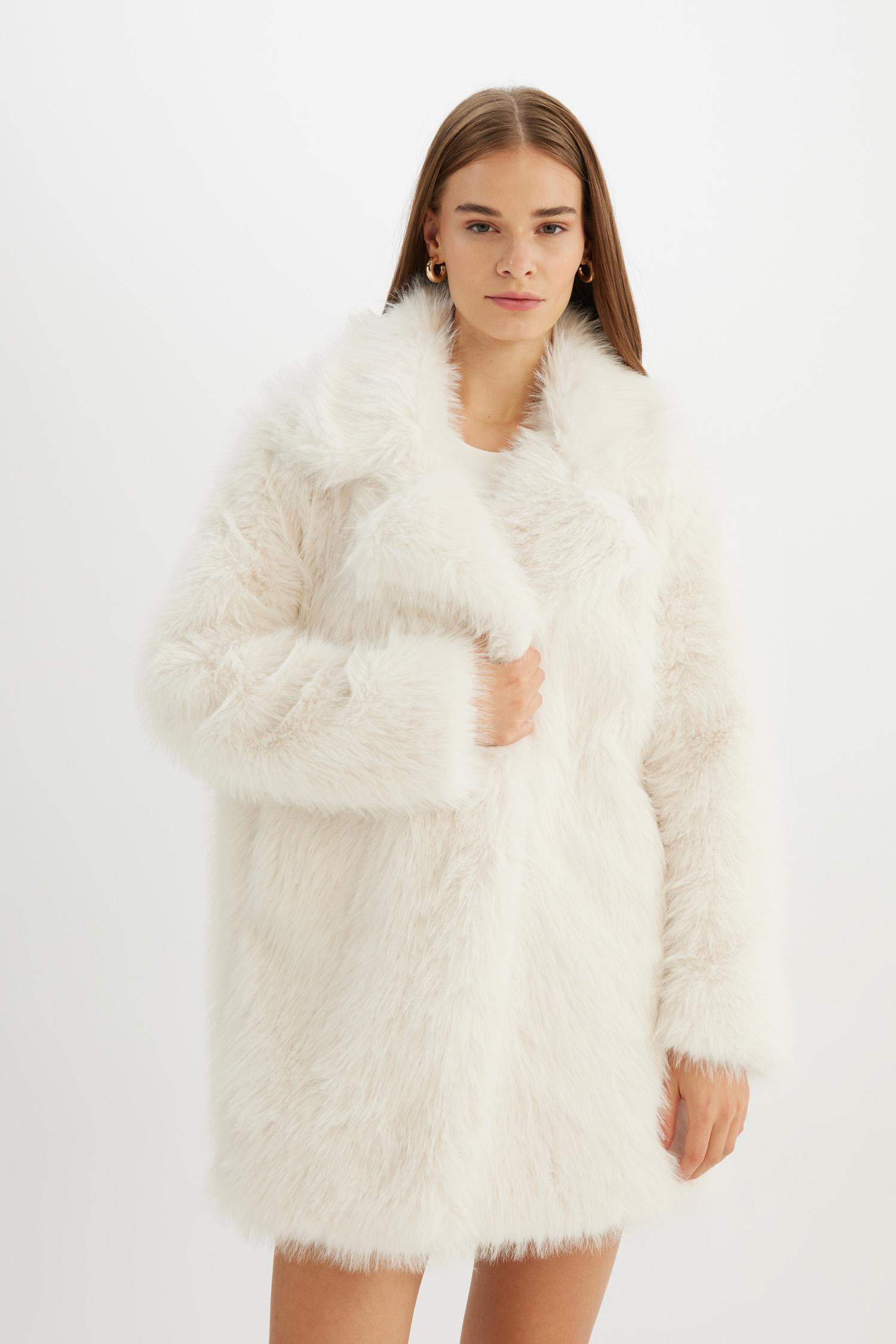 Uzun Pelüş Kaban Oversize Geniş Kalıp Çıtçıtlı