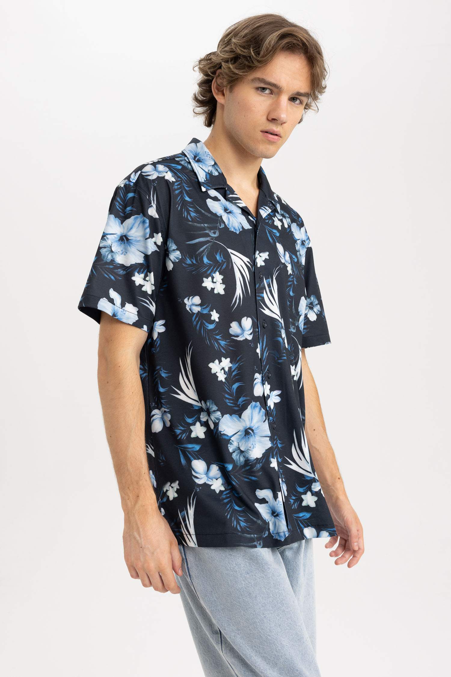 Regular Fit Apache Neck Printed Short Sleeve Shirt
