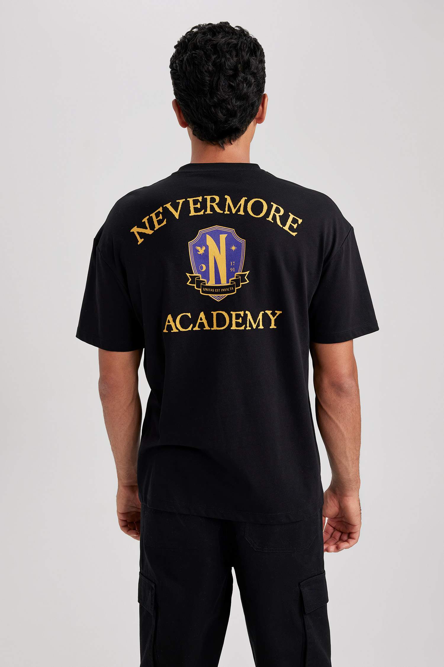 Футболка комфортного кроя Wednesday с круглым вырезом