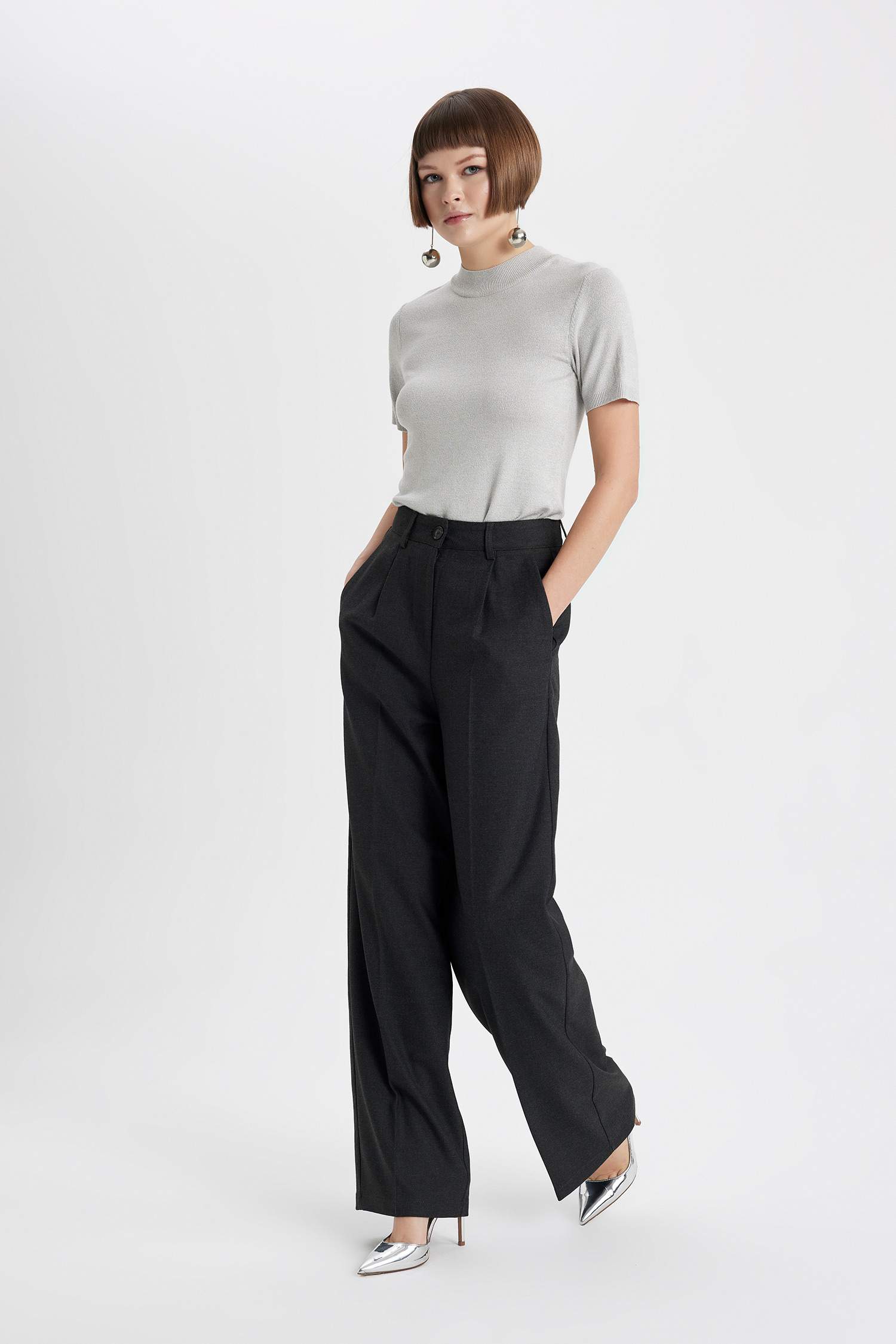 بلوفر سليم فيت بنص رقبة مدورة