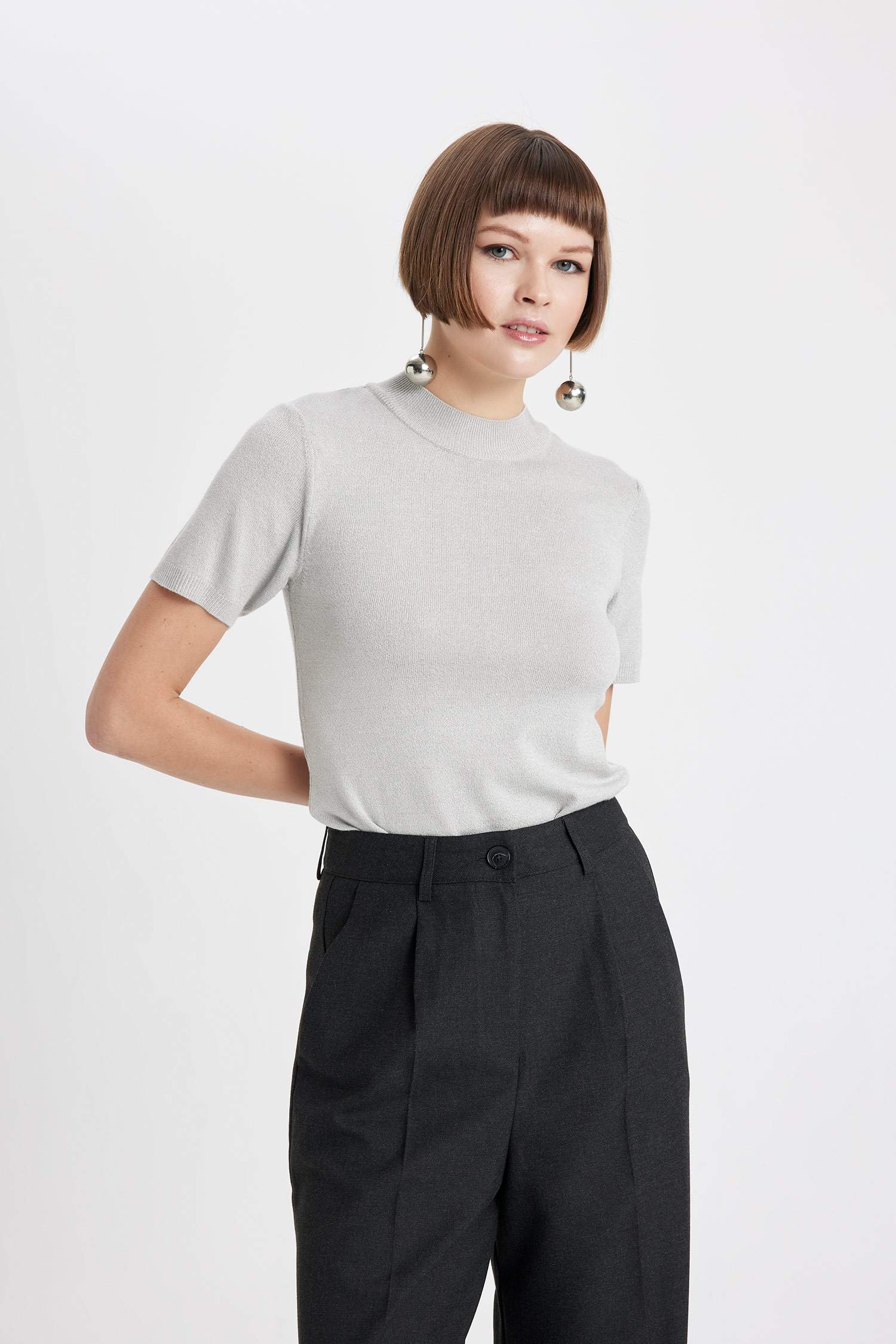 بلوفر سليم فيت بنص رقبة مدورة