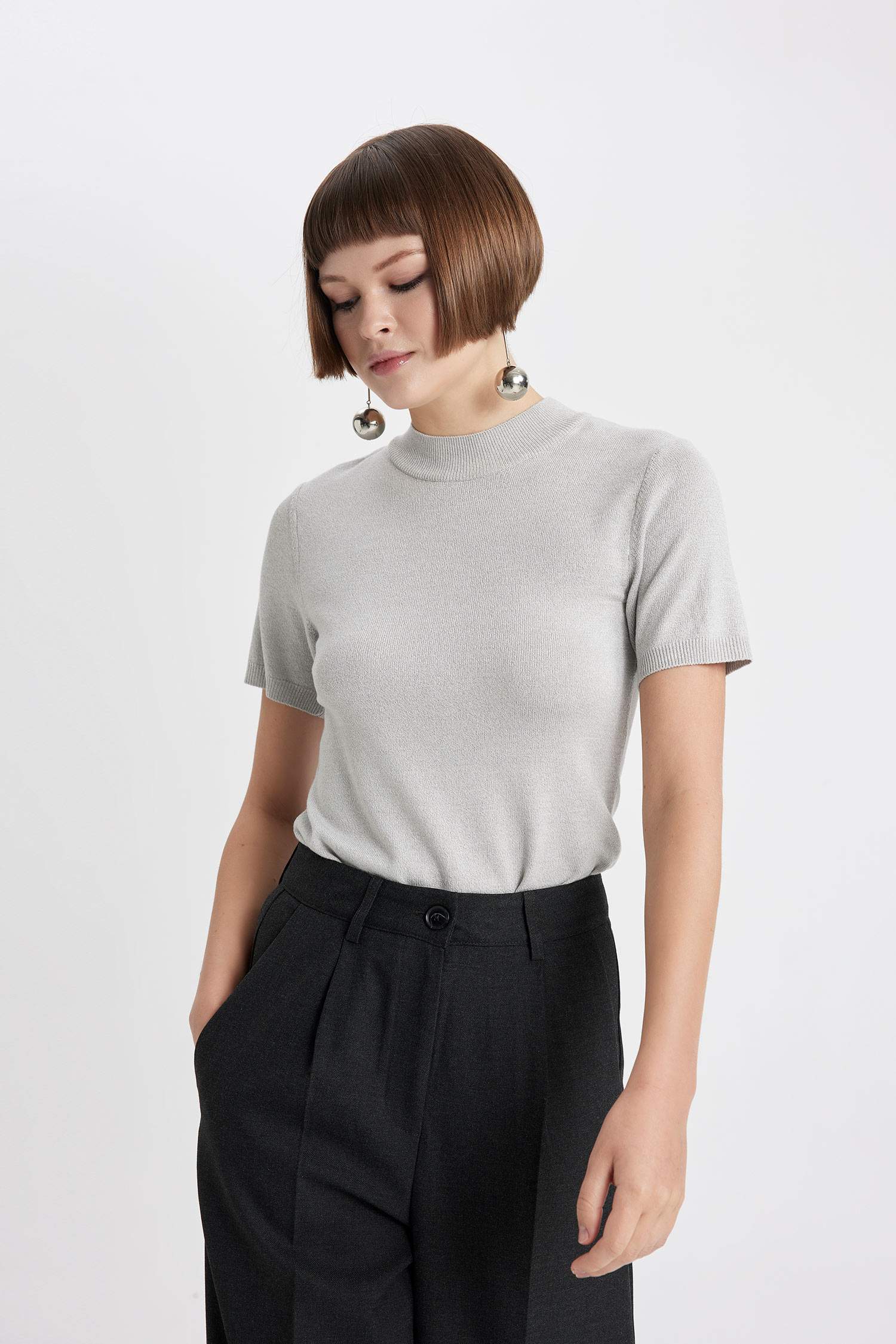 بلوفر سليم فيت بنص رقبة مدورة