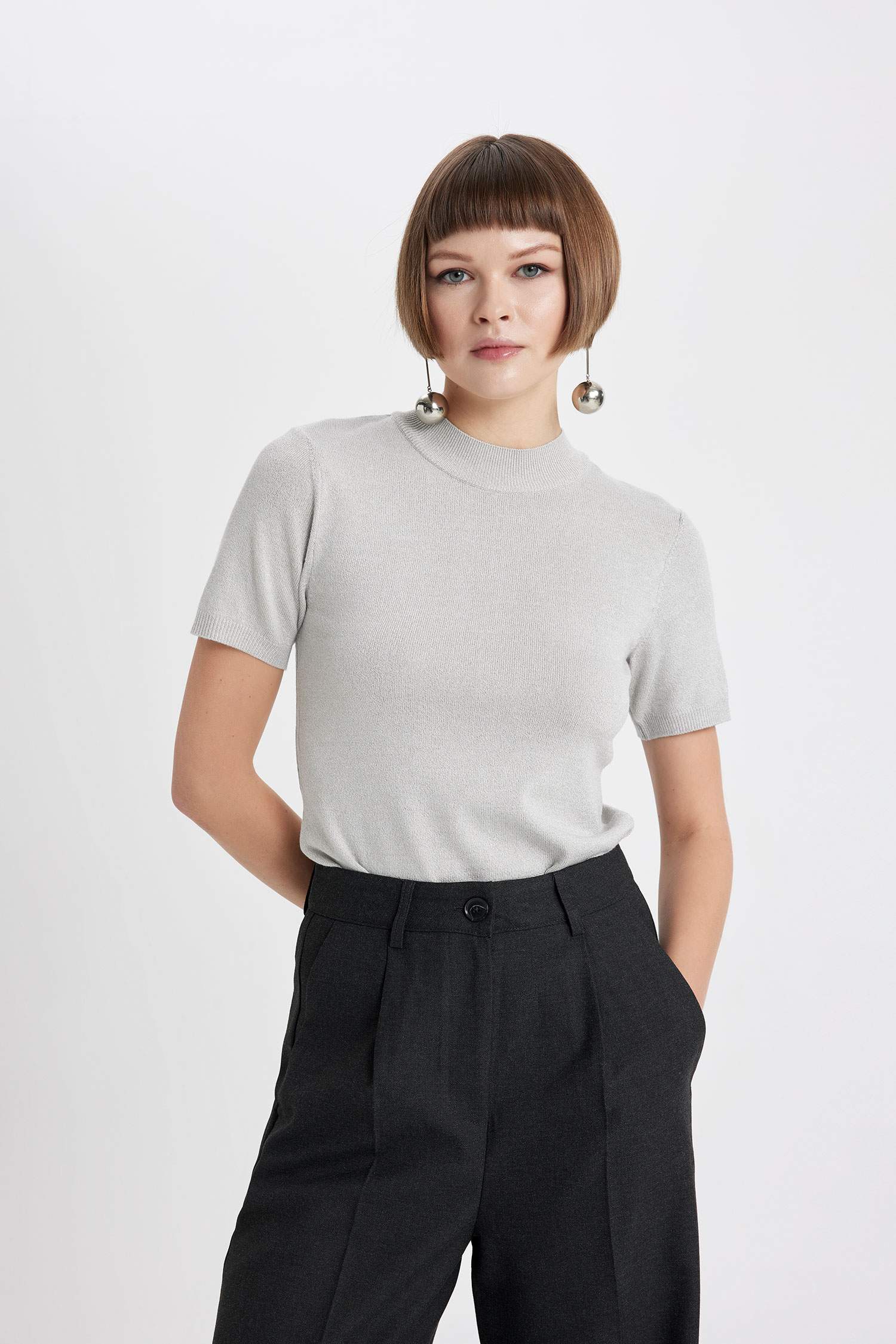 بلوفر سليم فيت بنص رقبة مدورة