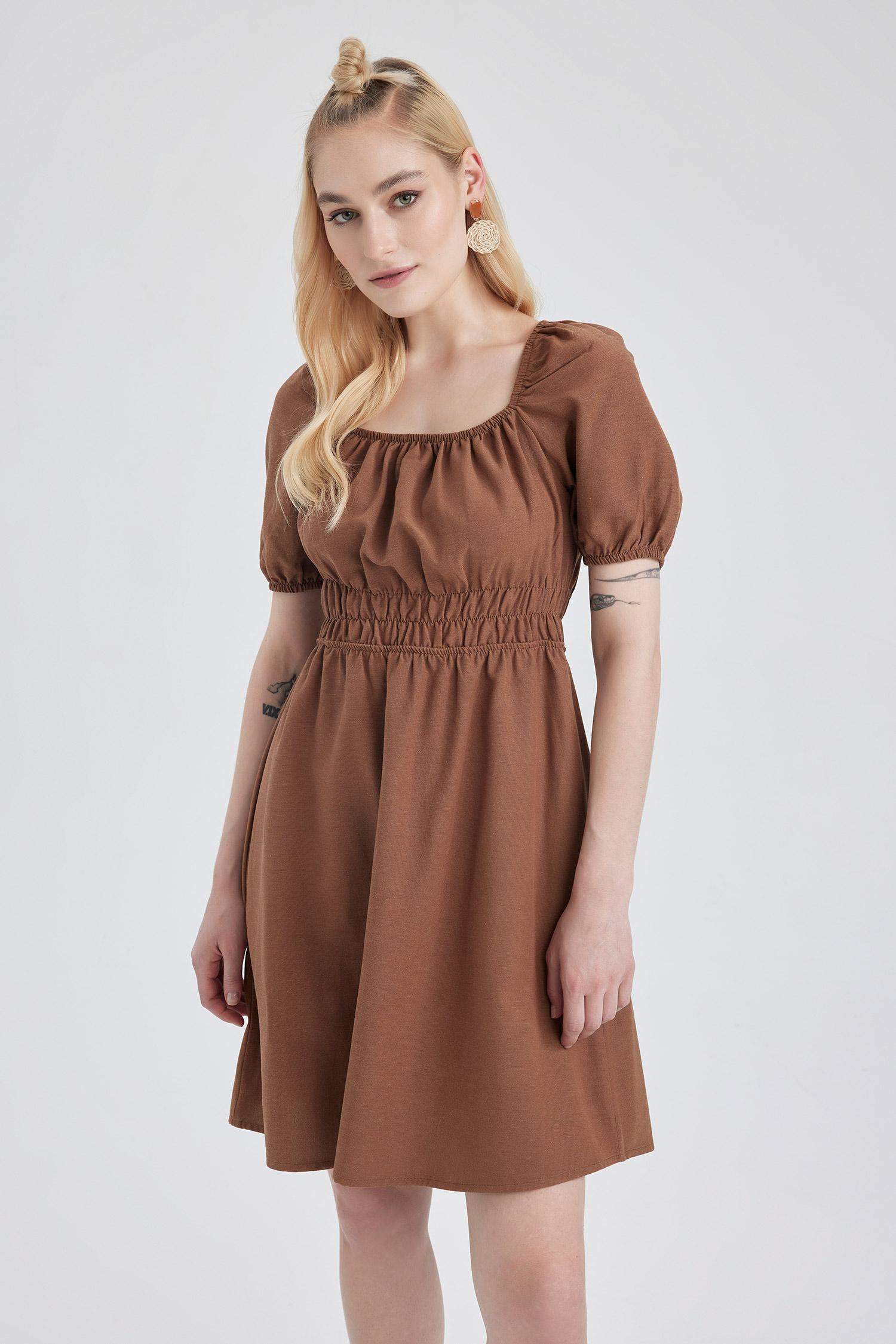 Платье мини с квадратным вырезом