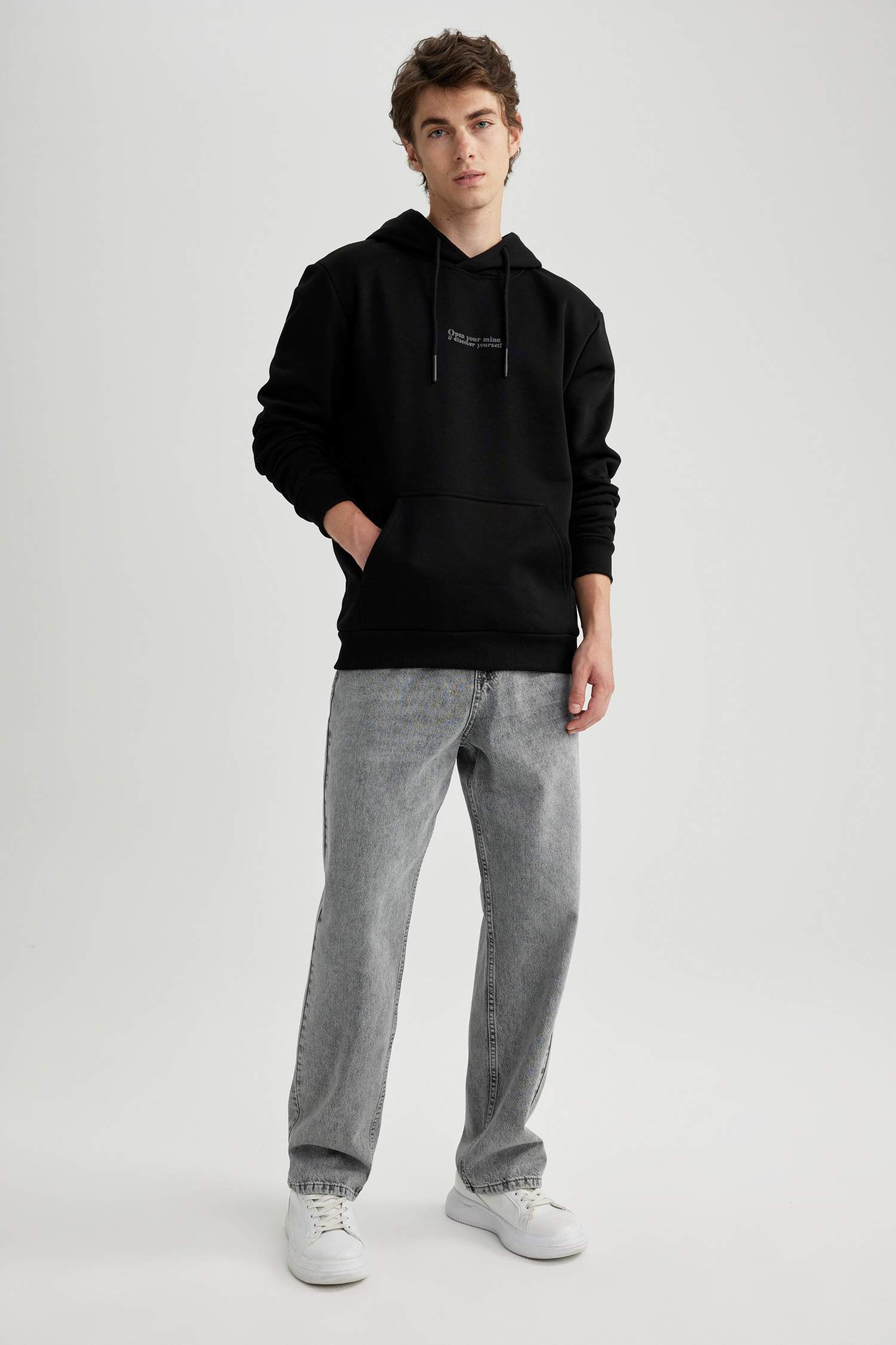 Свитшот стандартного кроя с капюшоном