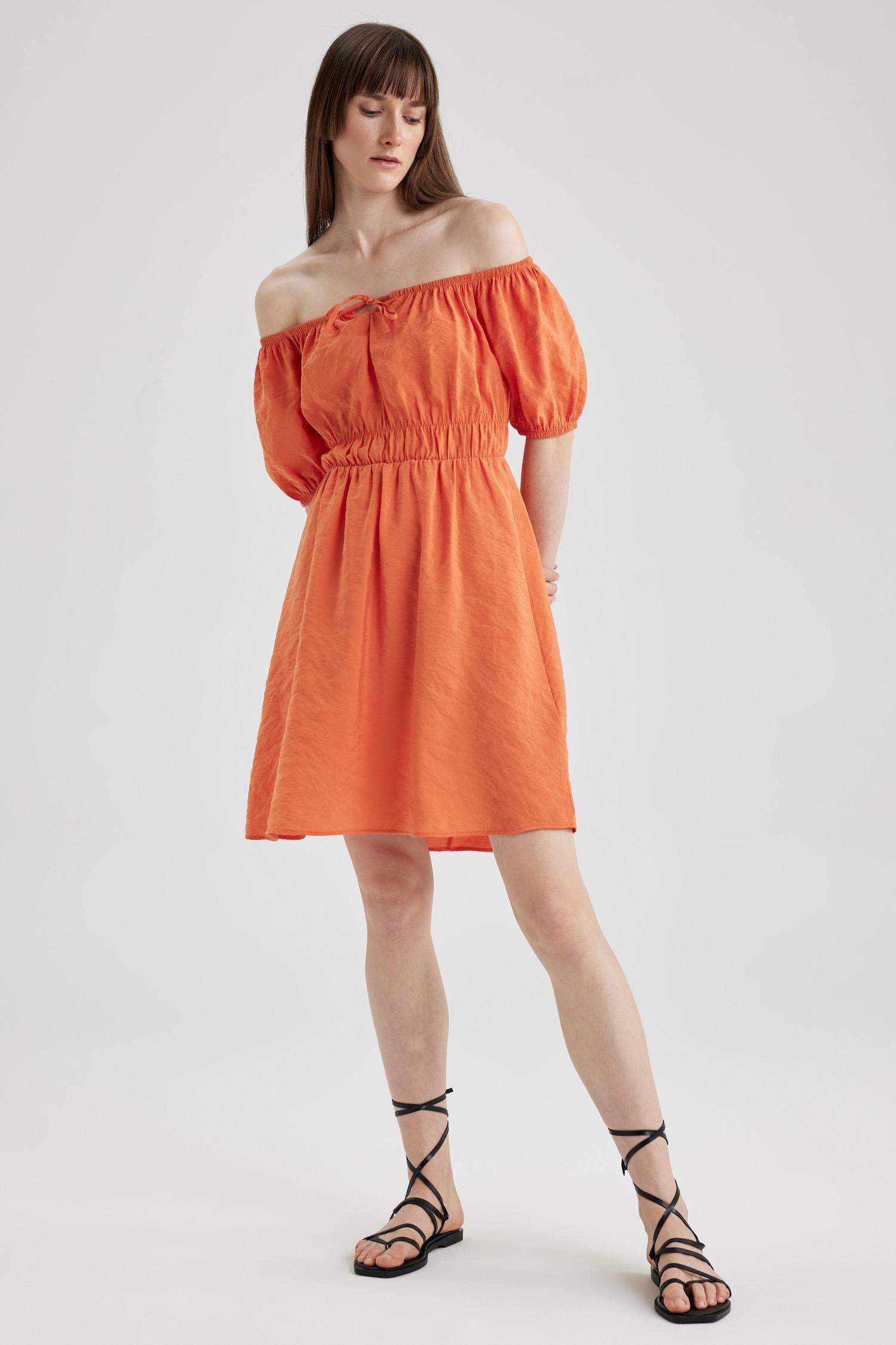 Платье мини с коротким рукавом